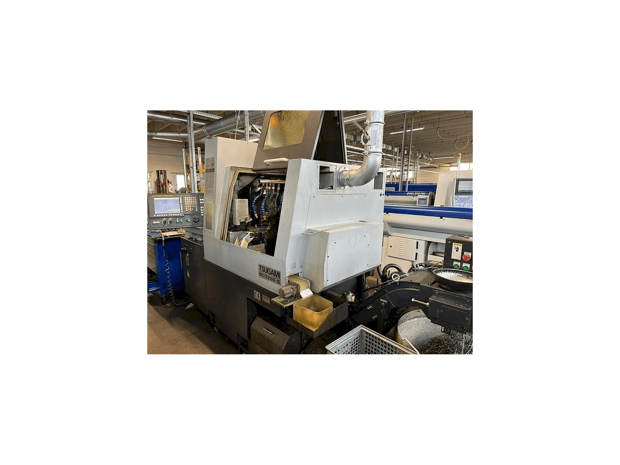 Vista frontal de la máquina TSUGAMI B0326E-II