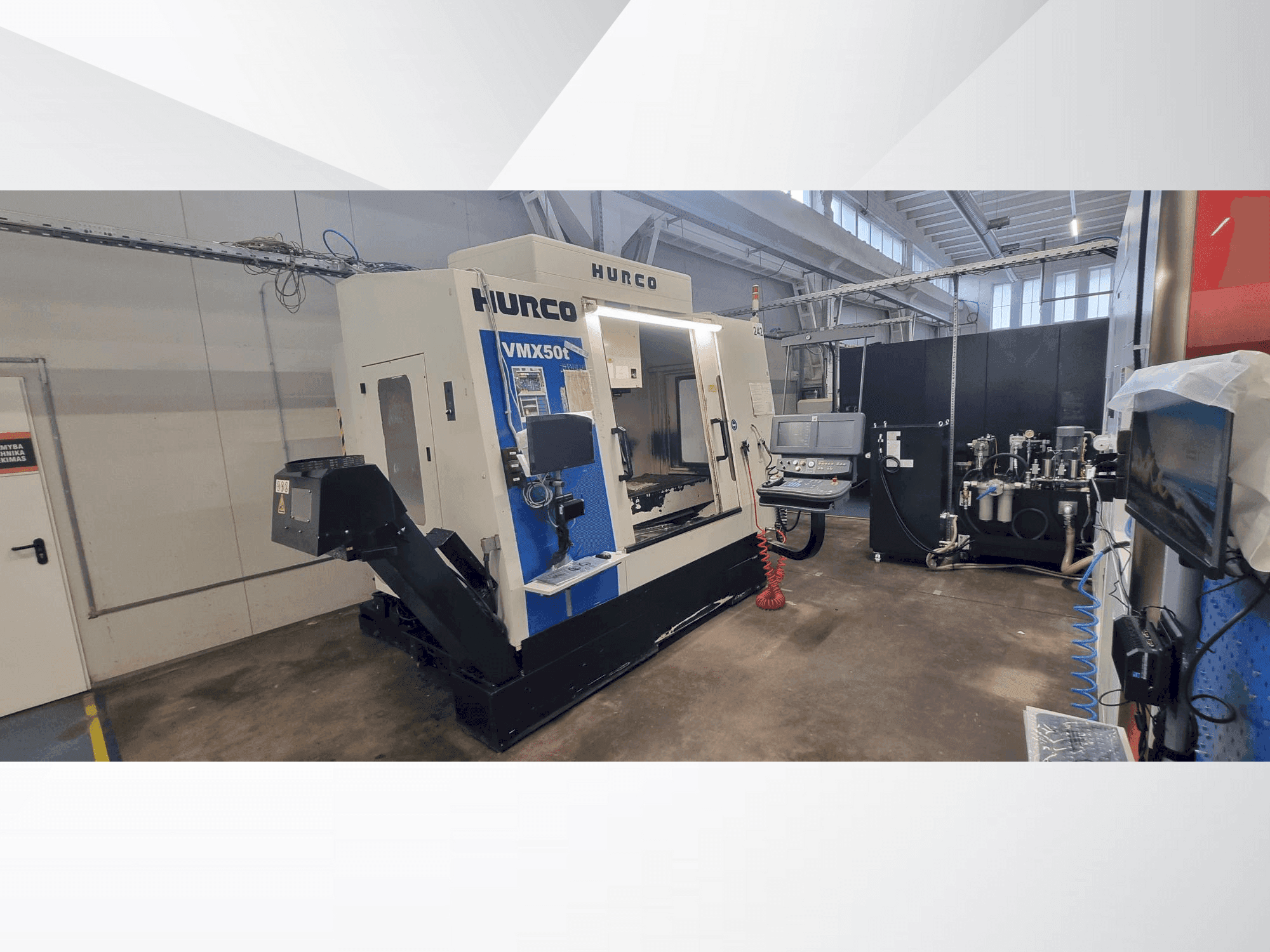 Vista frontal de la máquina Hurco VMX 50T