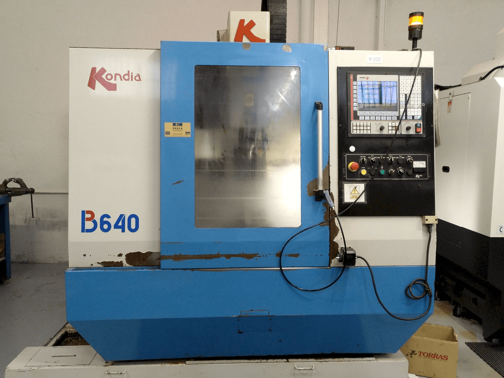 Vista frontal de la máquina KONDIA B-640