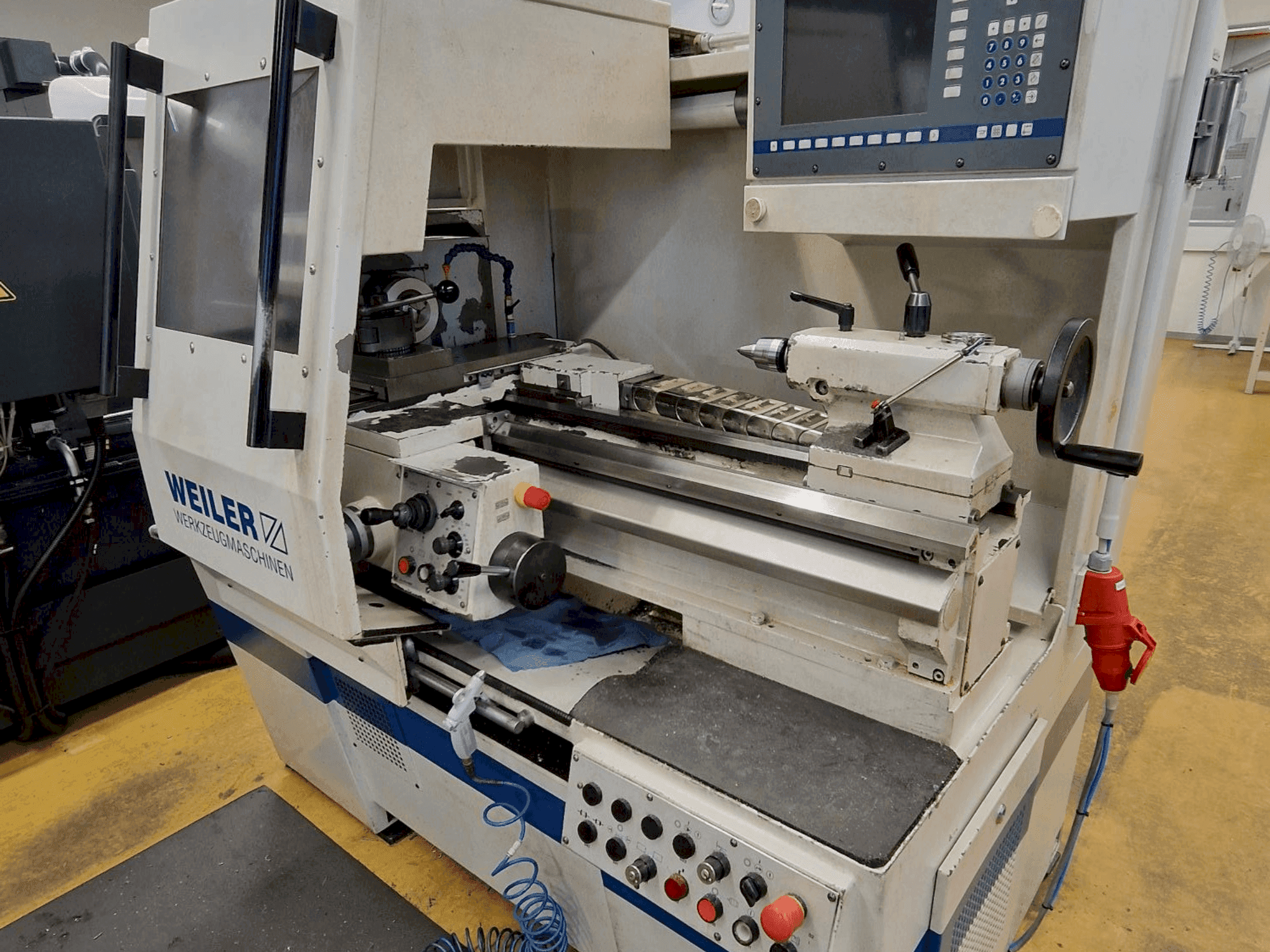 Vista frontal de la máquina Weiler E30