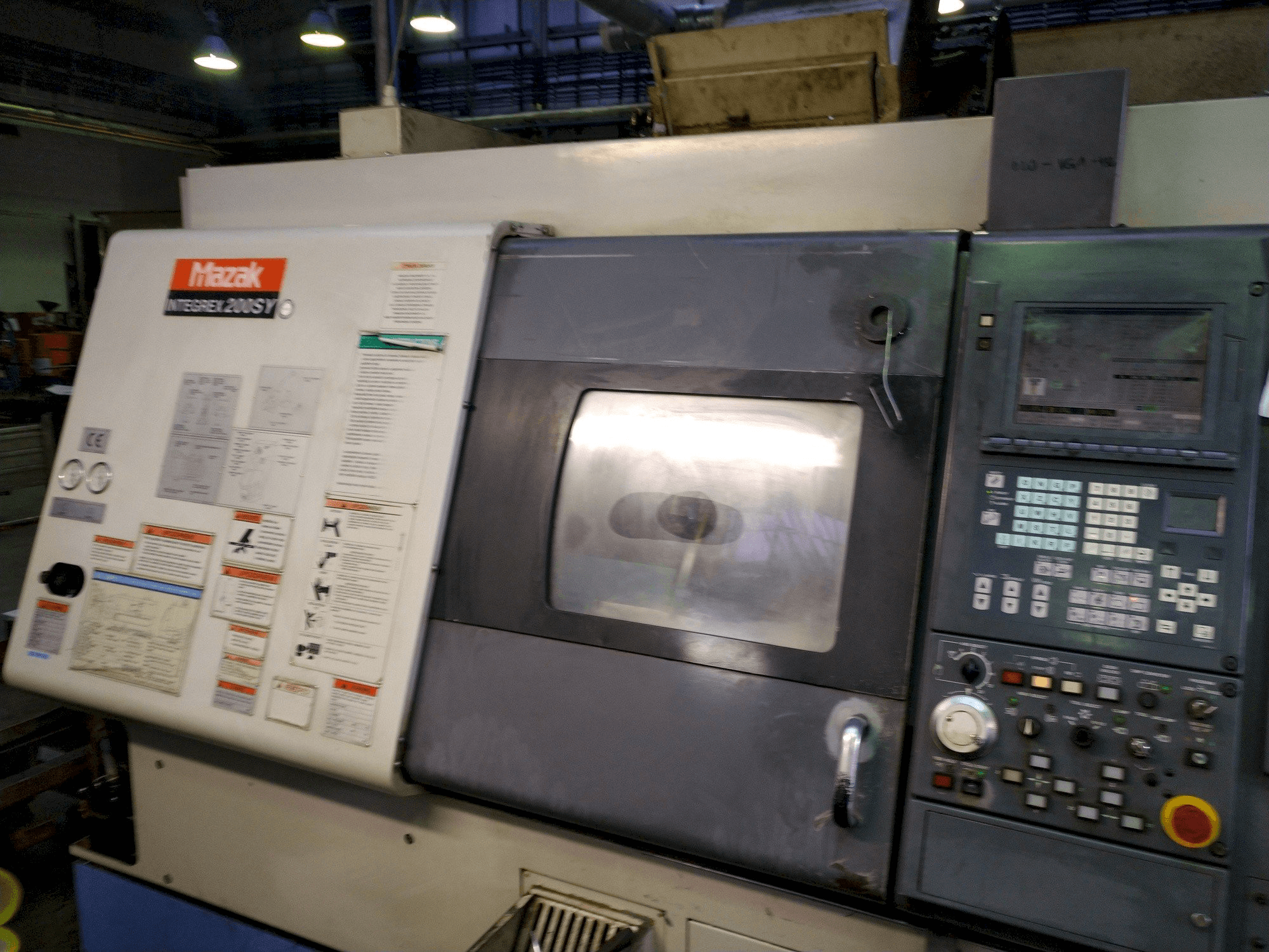 Vista frontal de la máquina Mazak INTEGREX 200 SY
