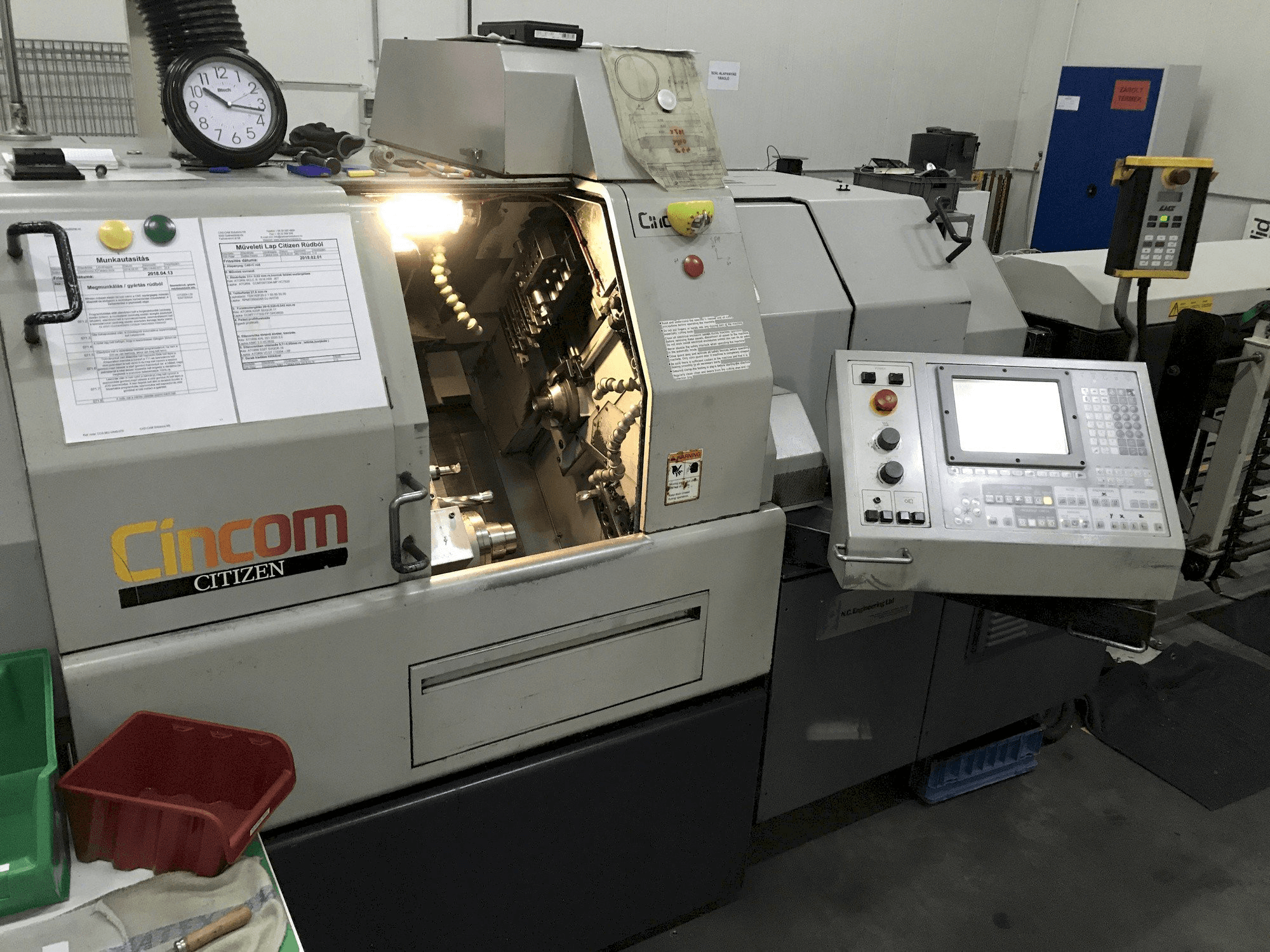 Vista frontal de la máquina Citizen Cincom L32