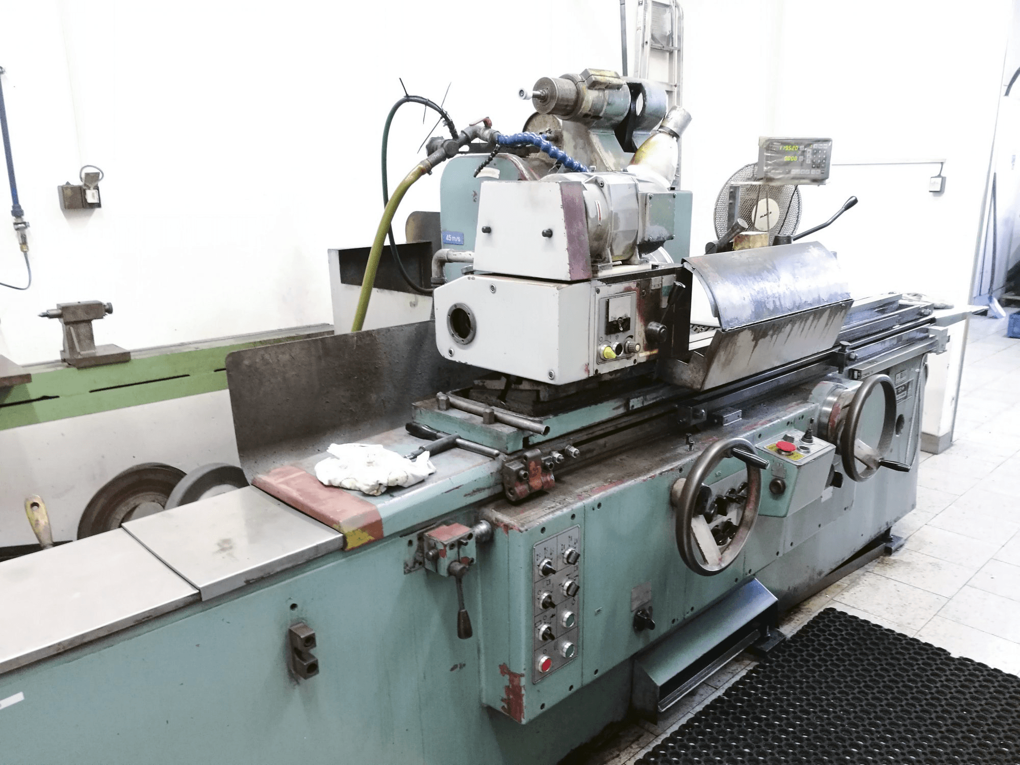 Vista izquierda de la máquina TOS BHU 32A/1000