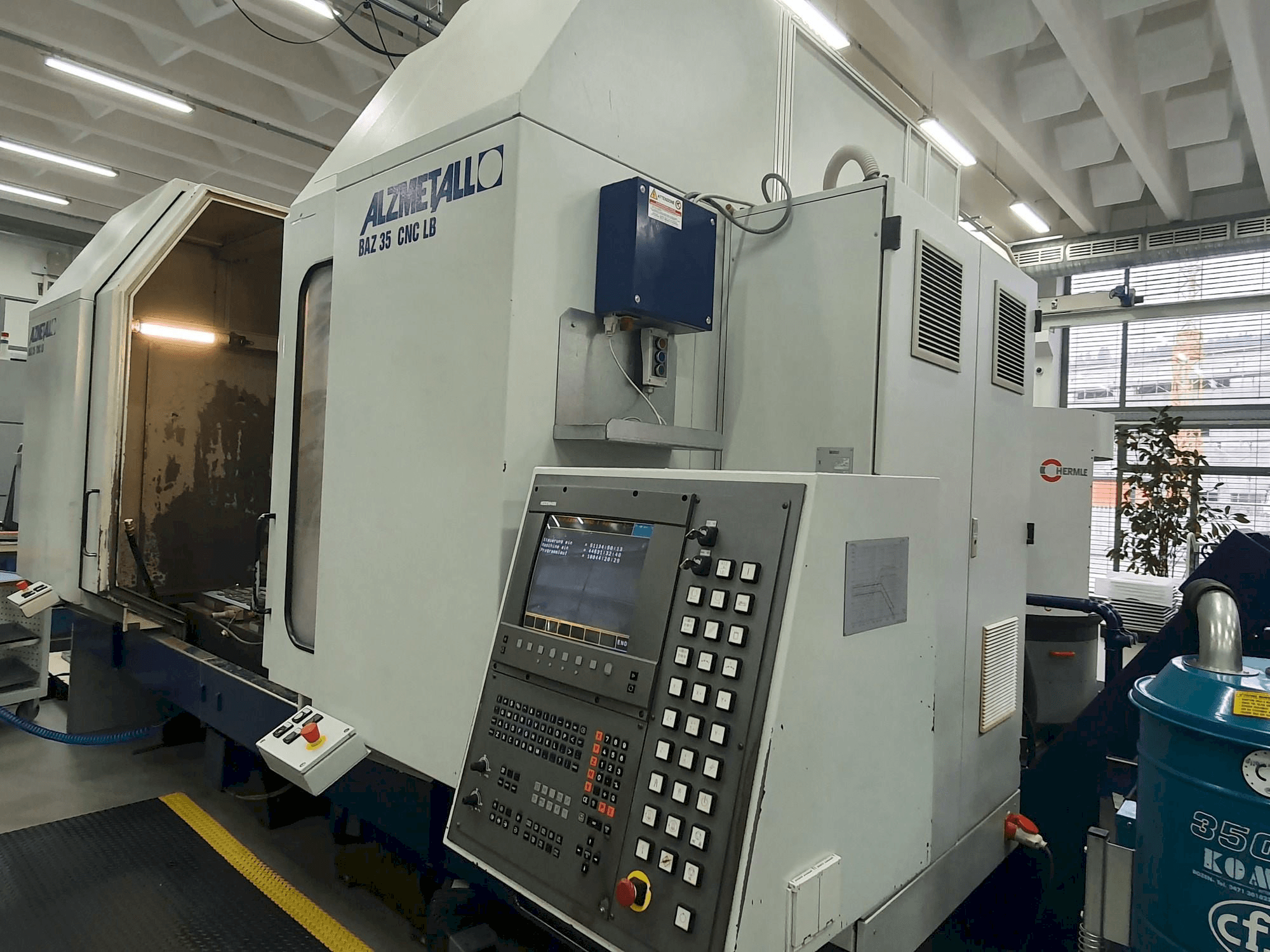 Vista frontal de la máquina Alzmetall BAZ35LB