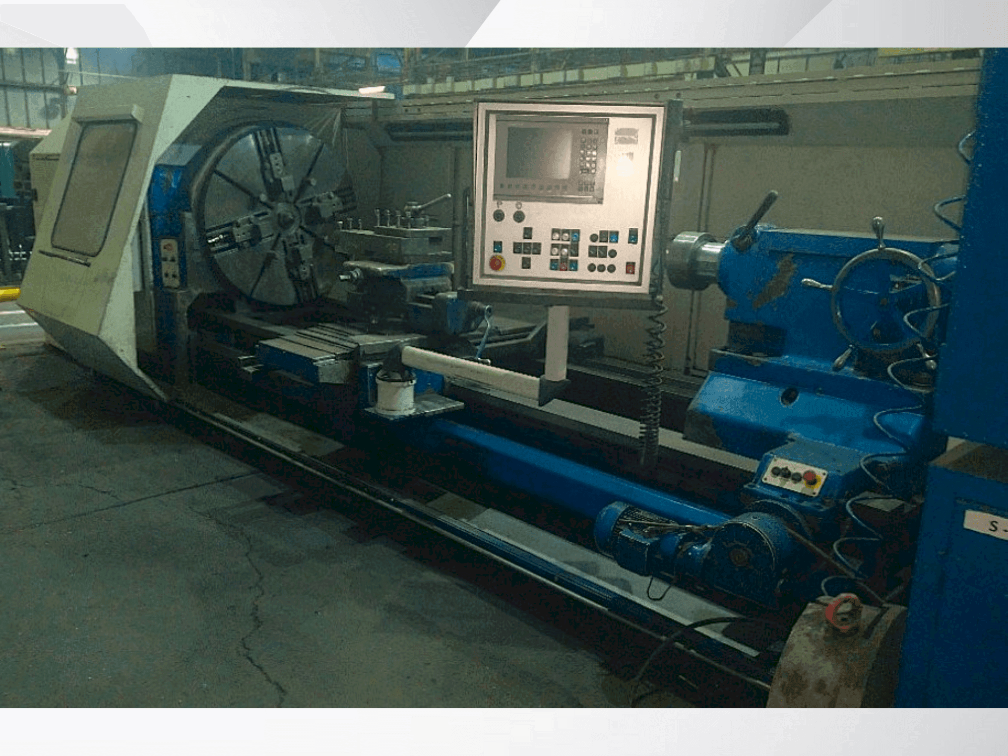 Vista frontal de la máquina SKODA SRM 125 CNC
