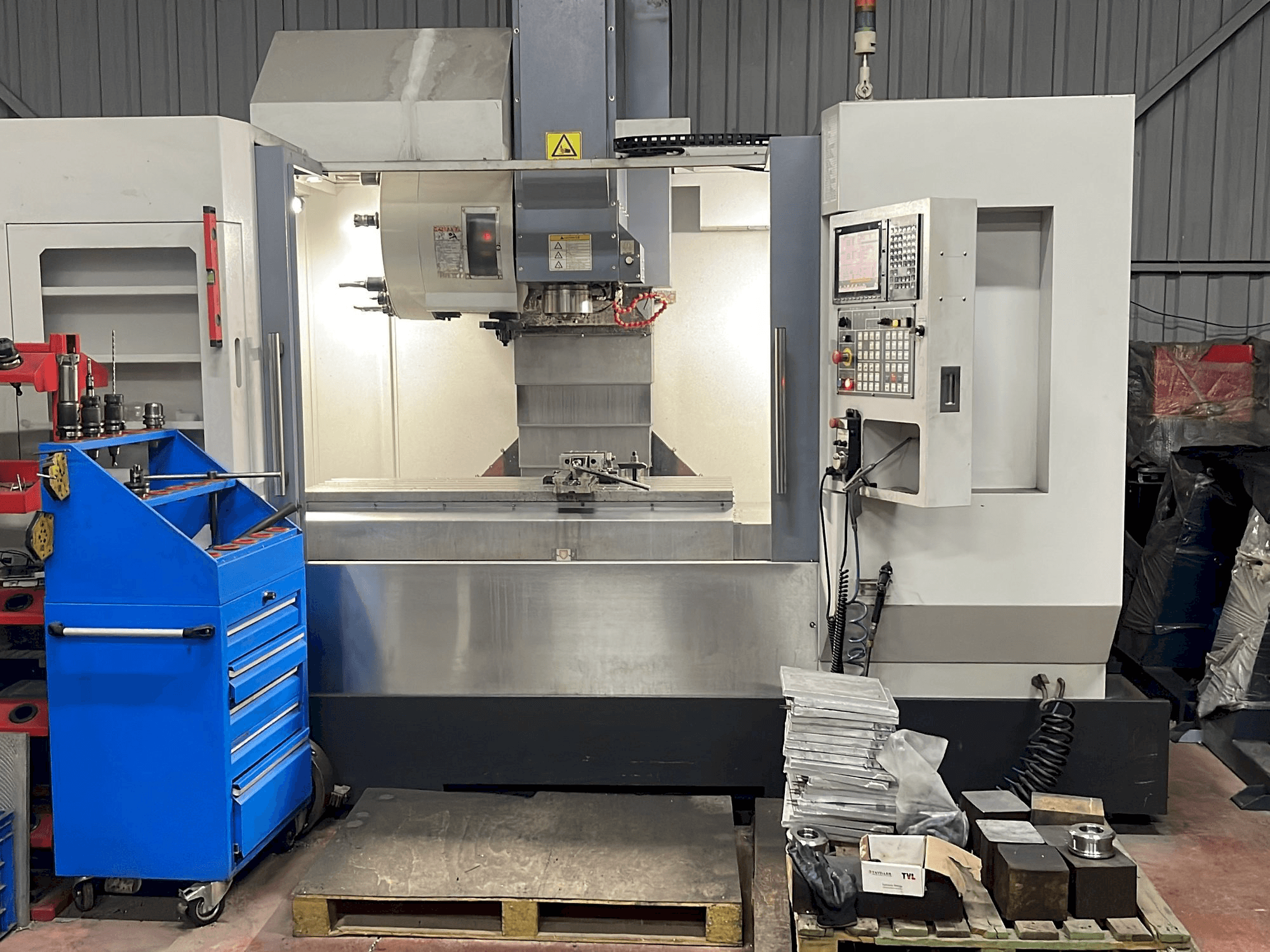 Vista frontal de la máquina Akira Seiki SR2XP