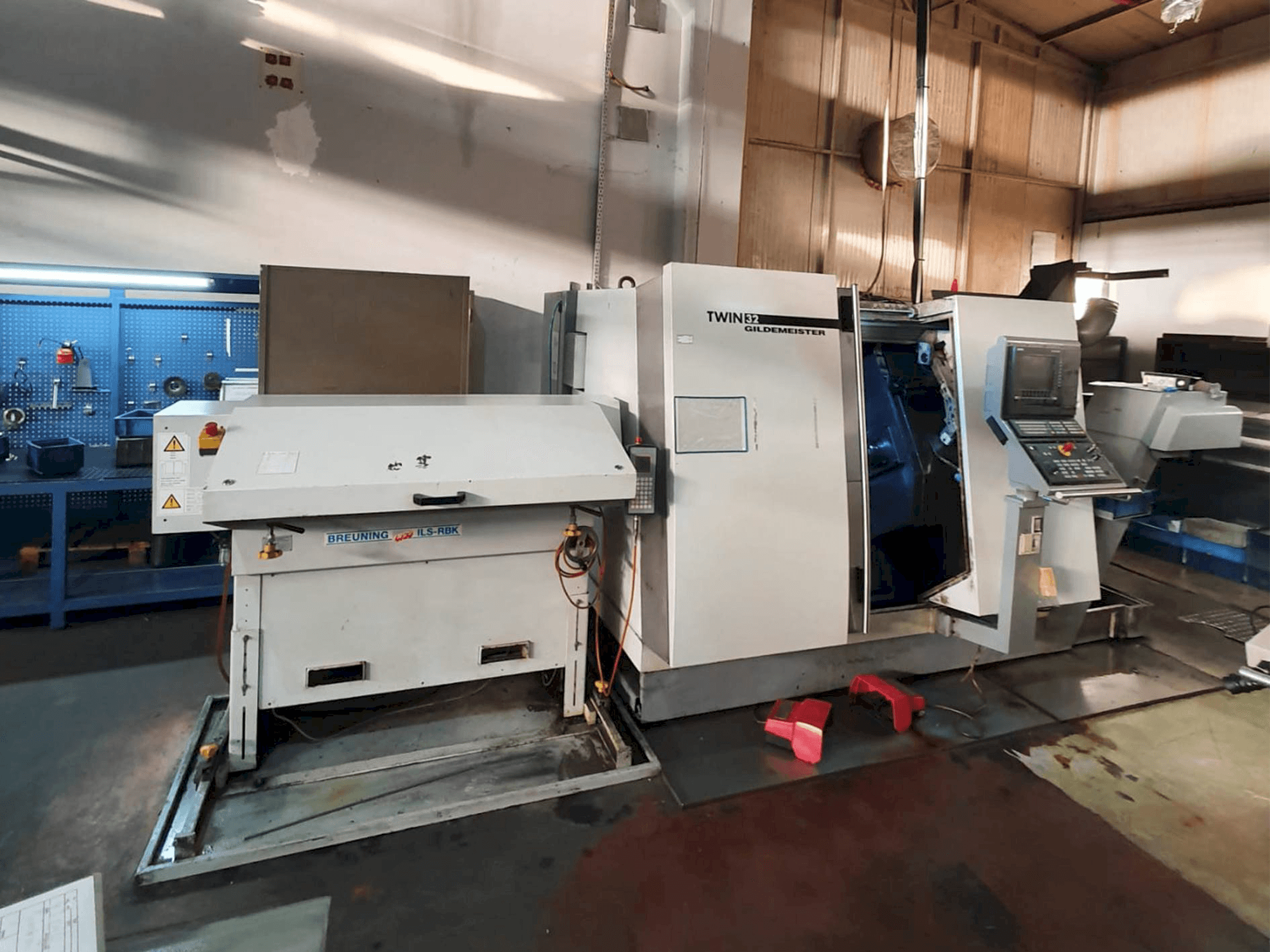 Vista frontal de la máquina Gildemeister TWIN 32