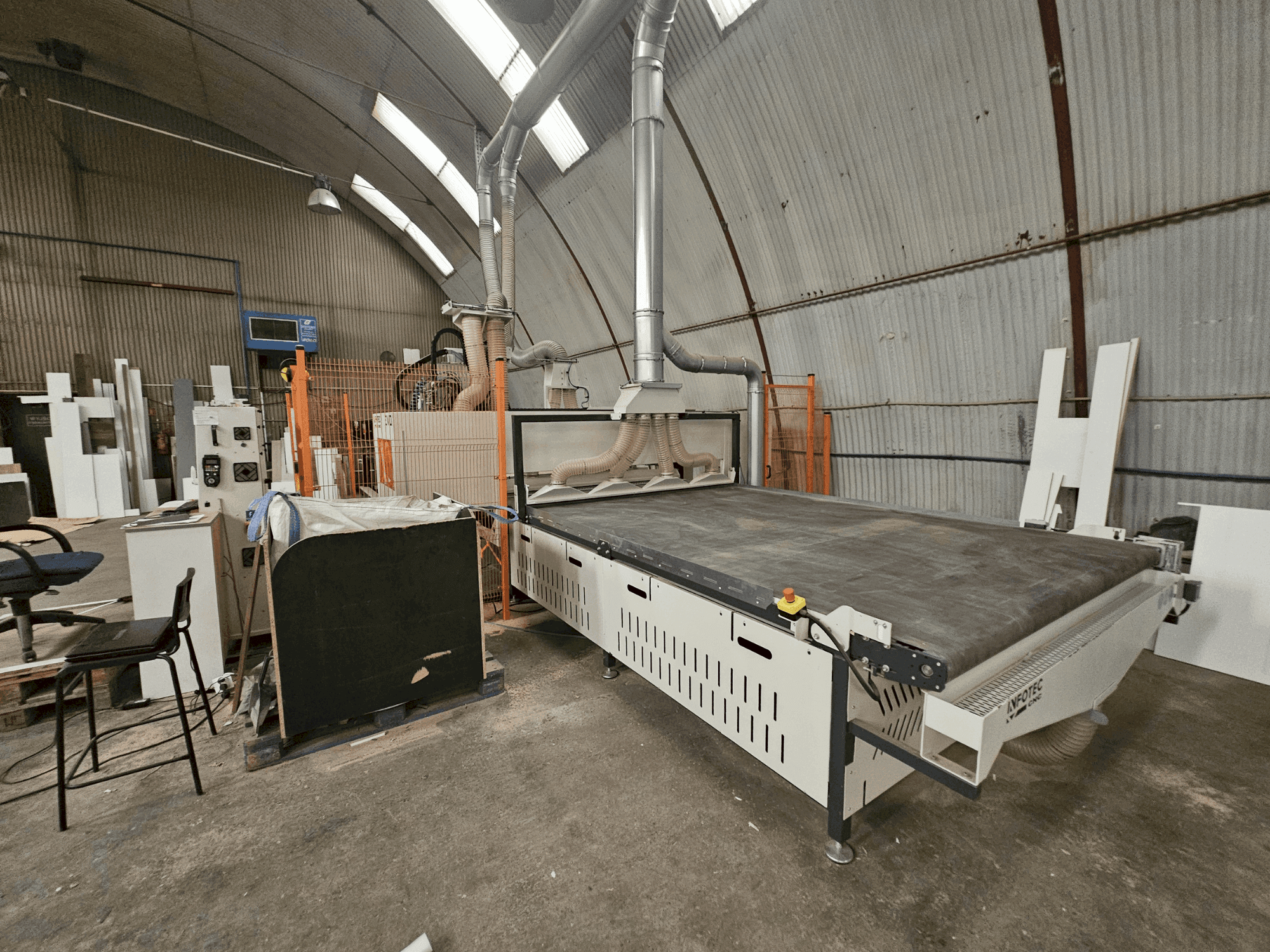 Vista frontal de la máquina INFOTEC 3121 PRO EVO