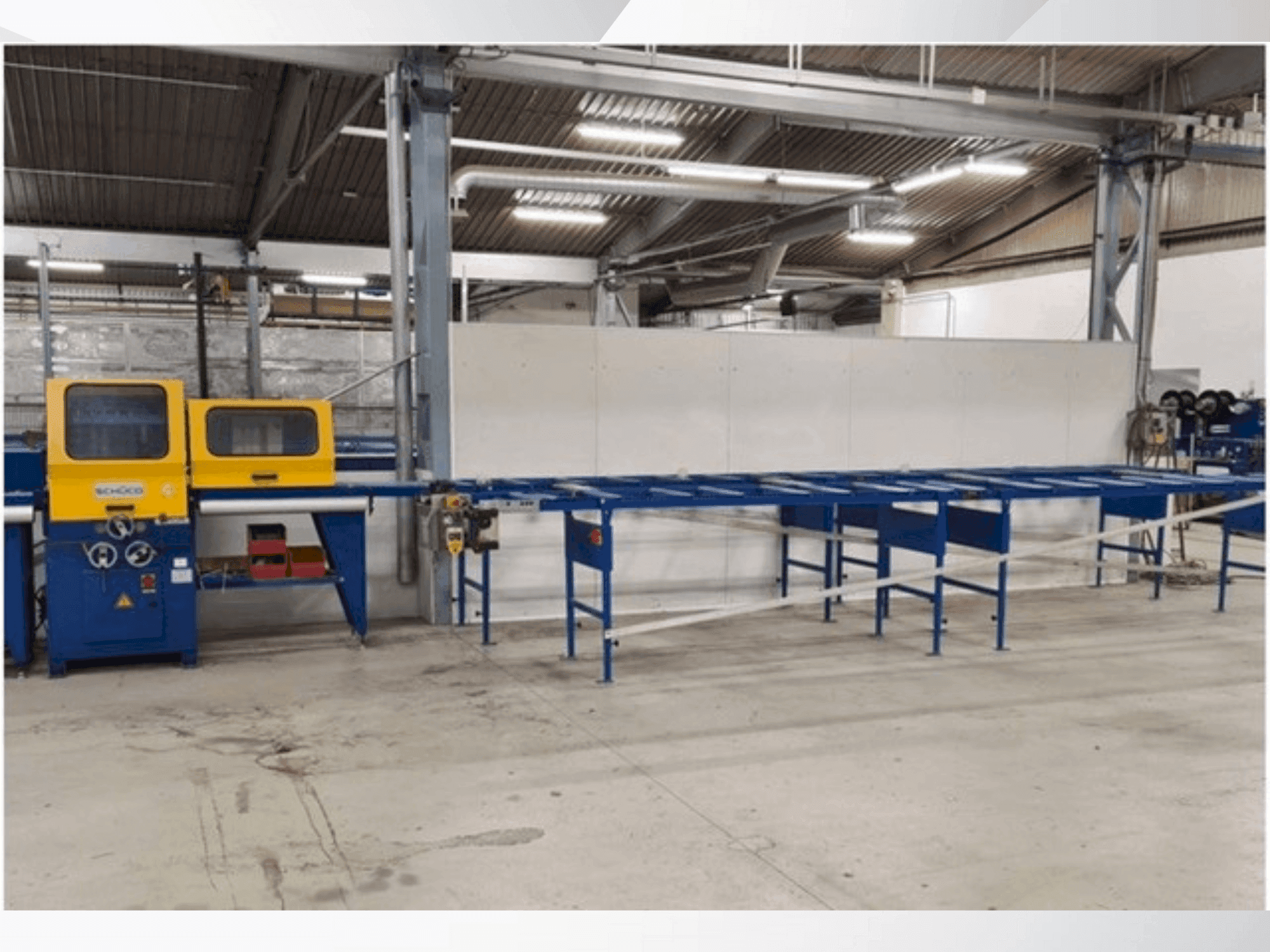 Vista frontal de la máquina SCHÜCO ISOMAT 5