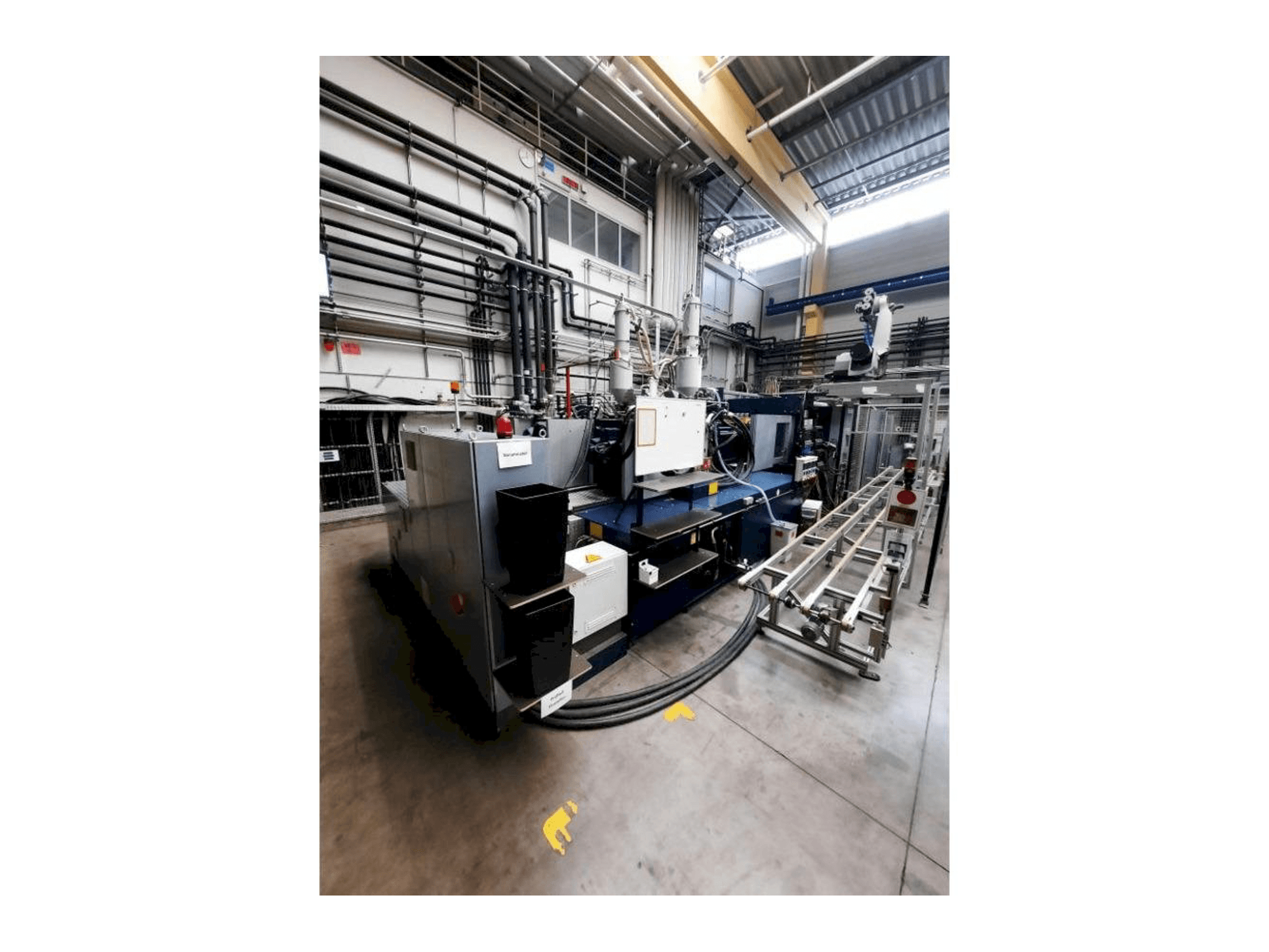 Vista frontal de la máquina Battenfeld HM13000/9200/7700