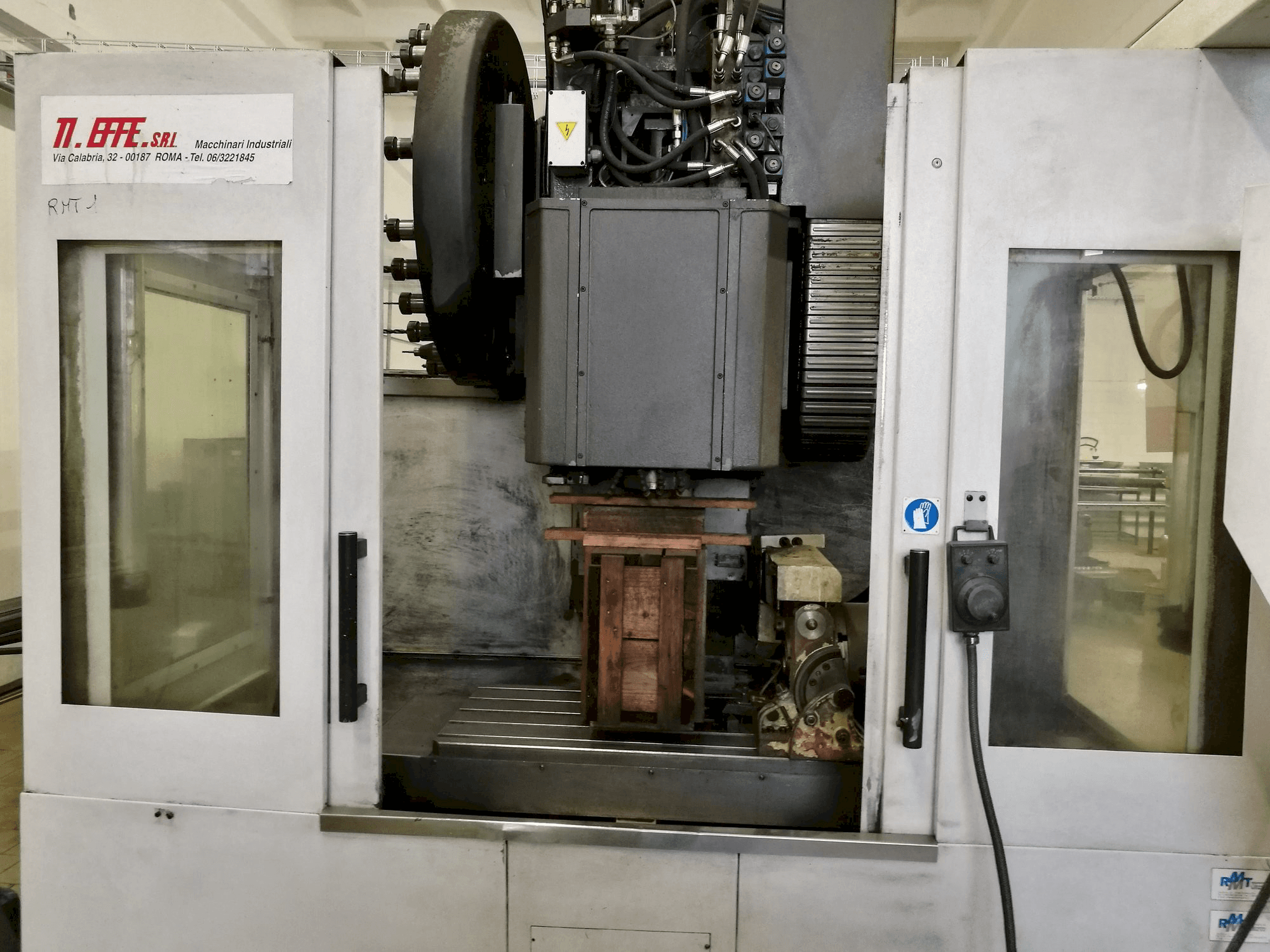 Vista frontal de la máquina RMT Kompakt 8