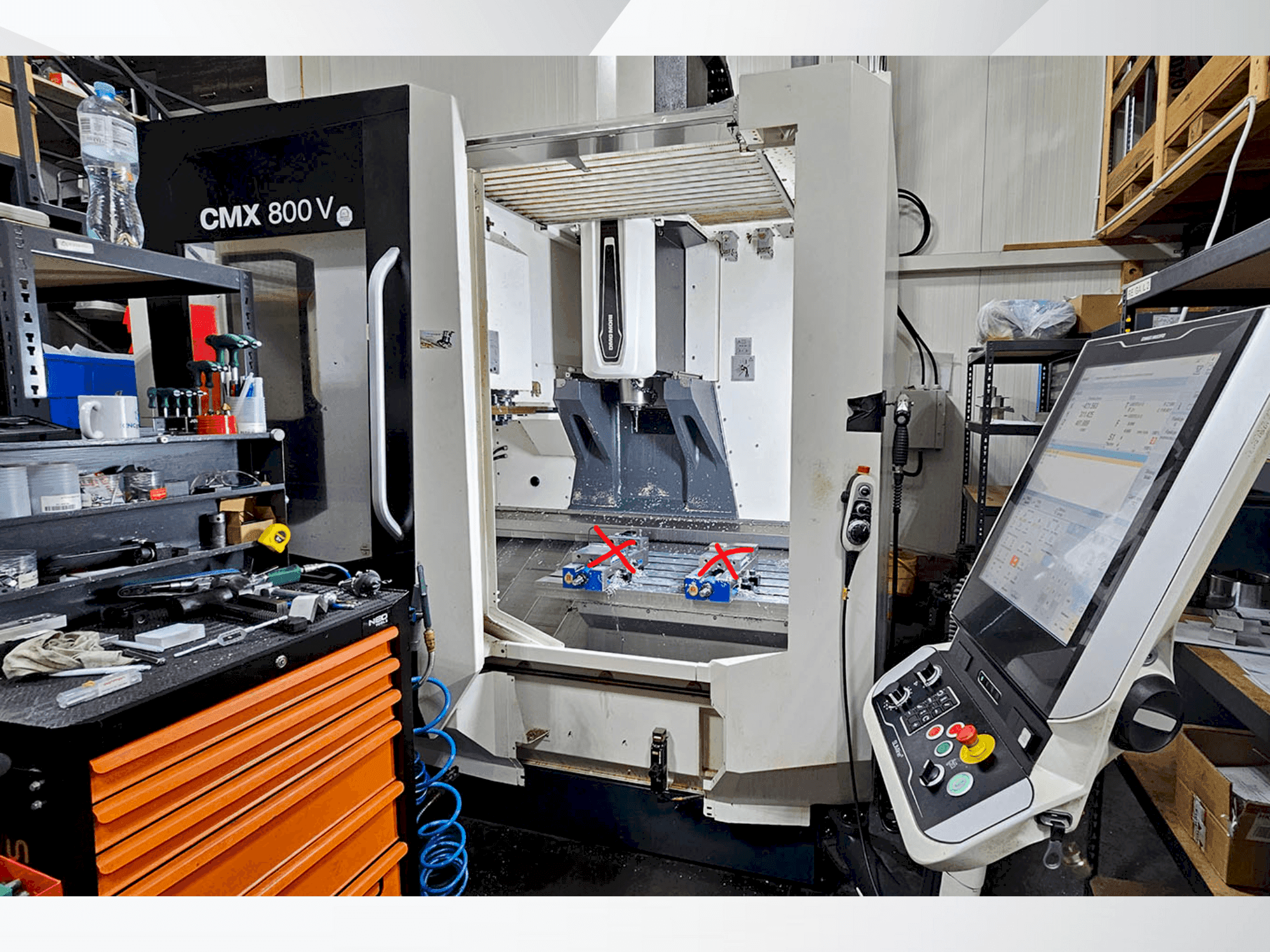 Vista frontal de la máquina DMG CMX 800V