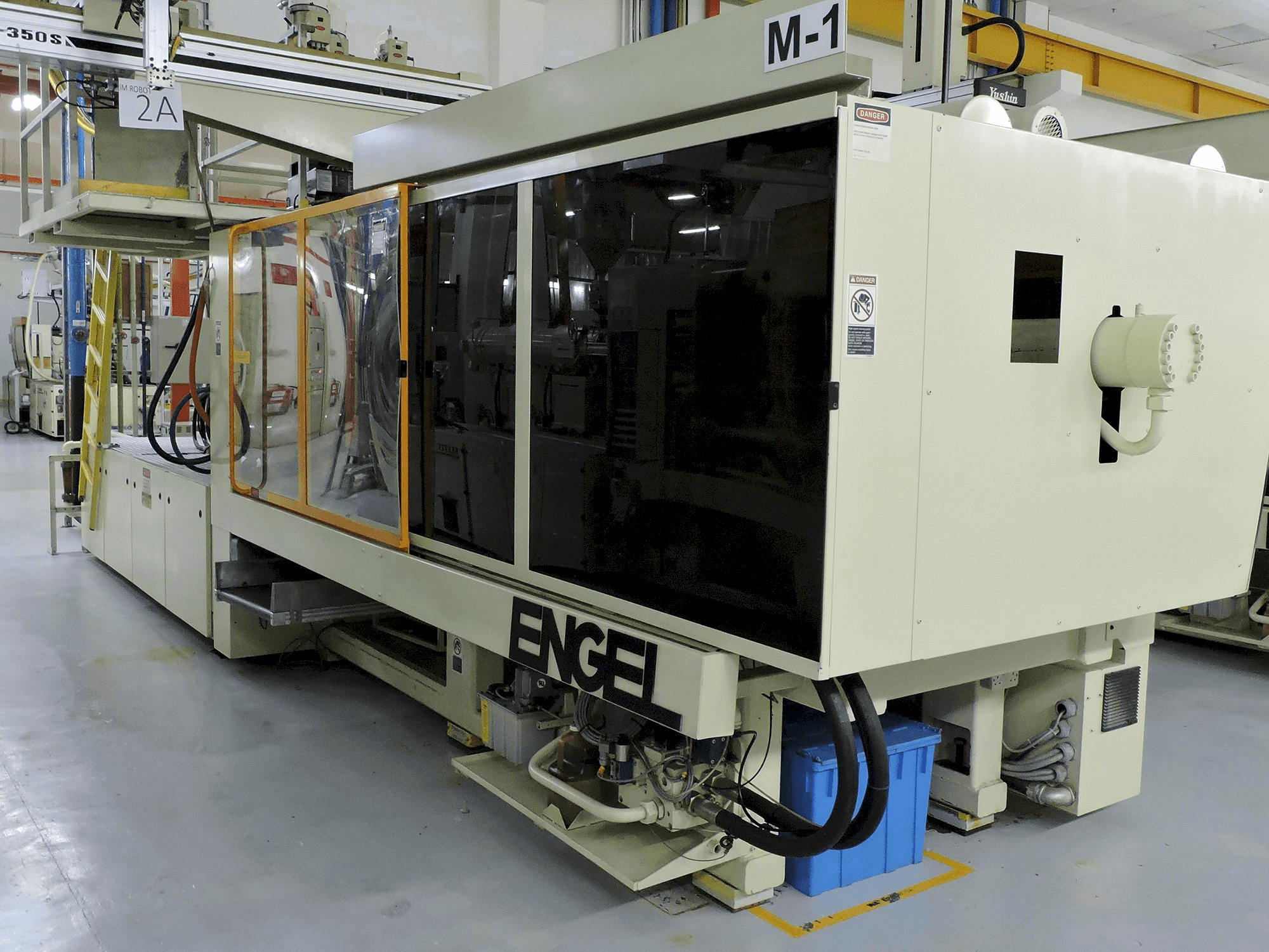 Vista derecha de la máquina ENGEL ES 1300 /450