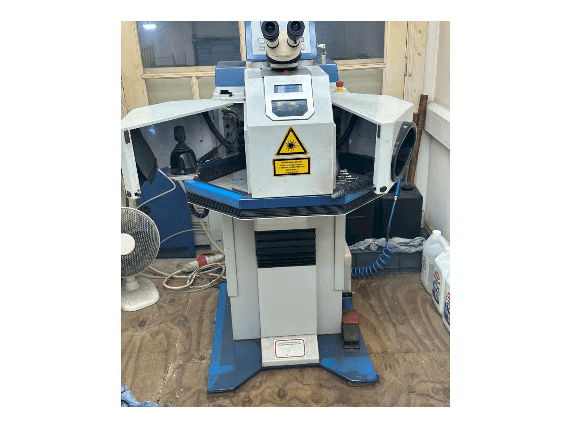 Vista frontal de la máquina ALPHA LASER ALV 150 SM