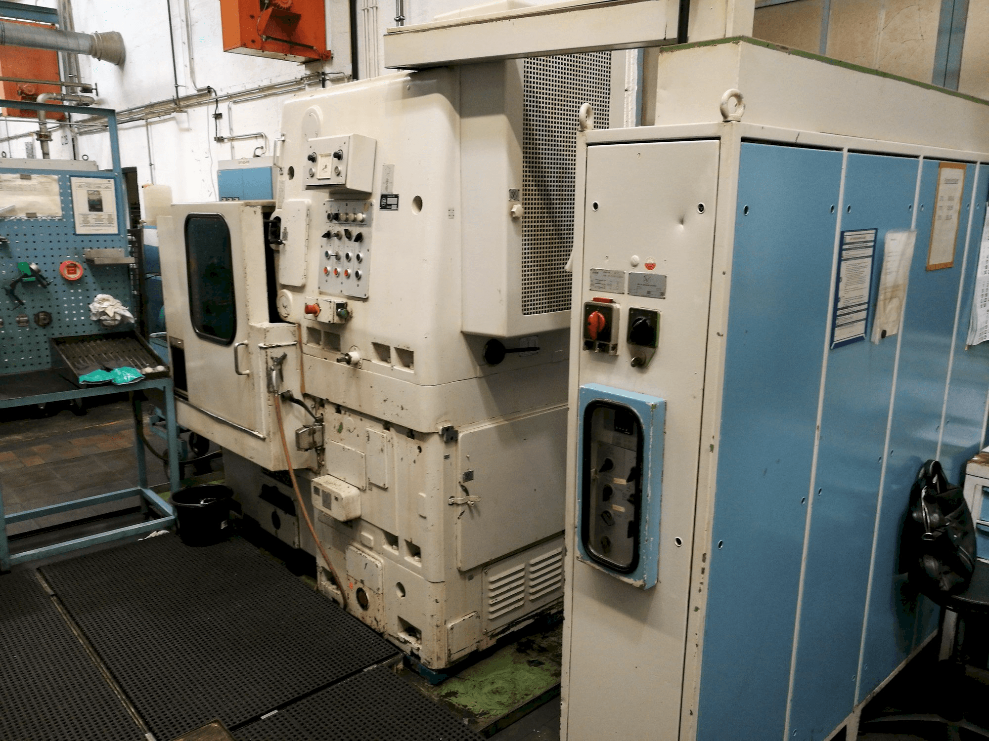 Vista frontal de la máquina LORENZ LS400