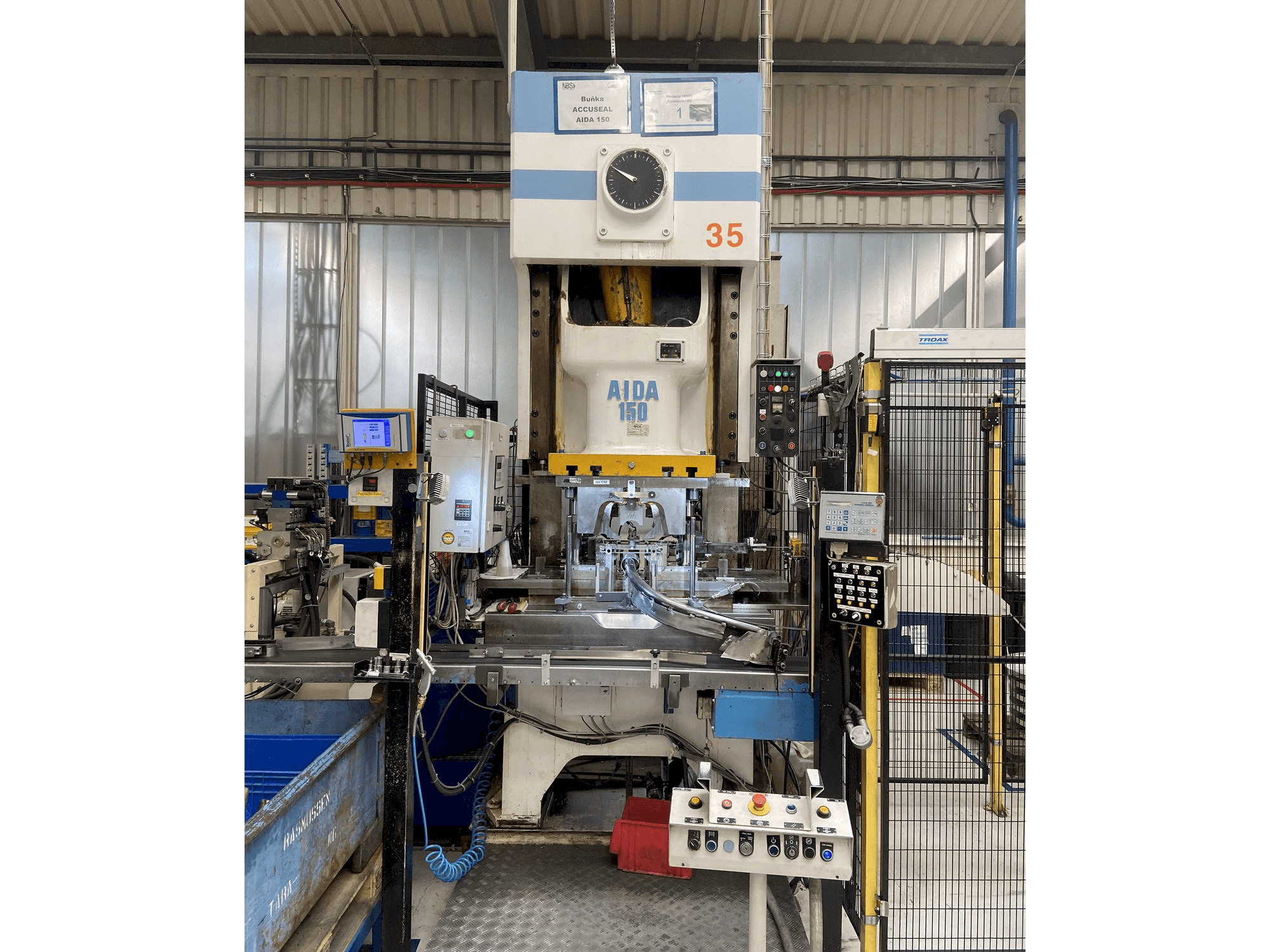 Vista frontal de la máquina AIDA NC1-150(2) (1996)