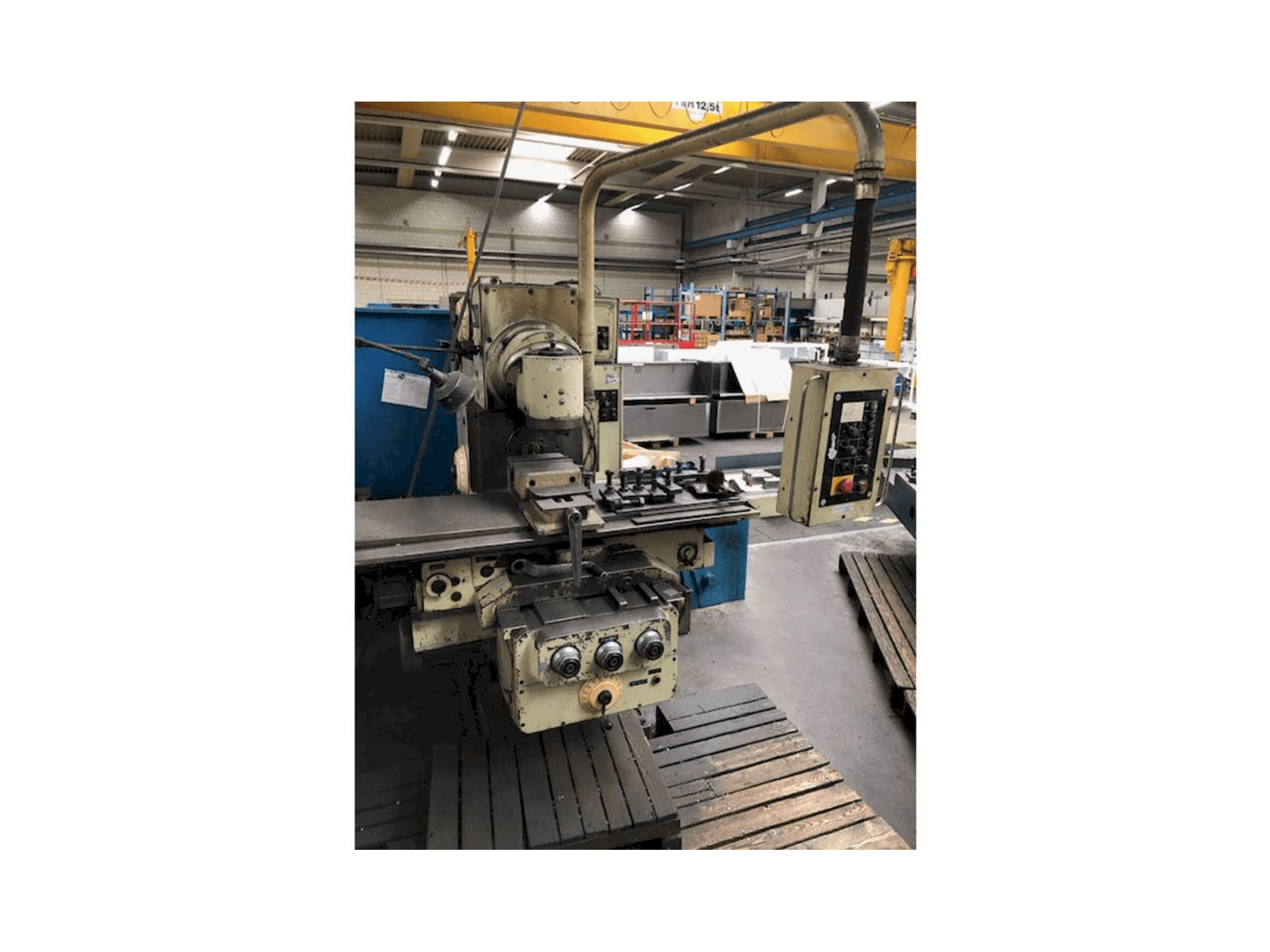 Vista frontal de la máquina ELEKTRONIK F400-E