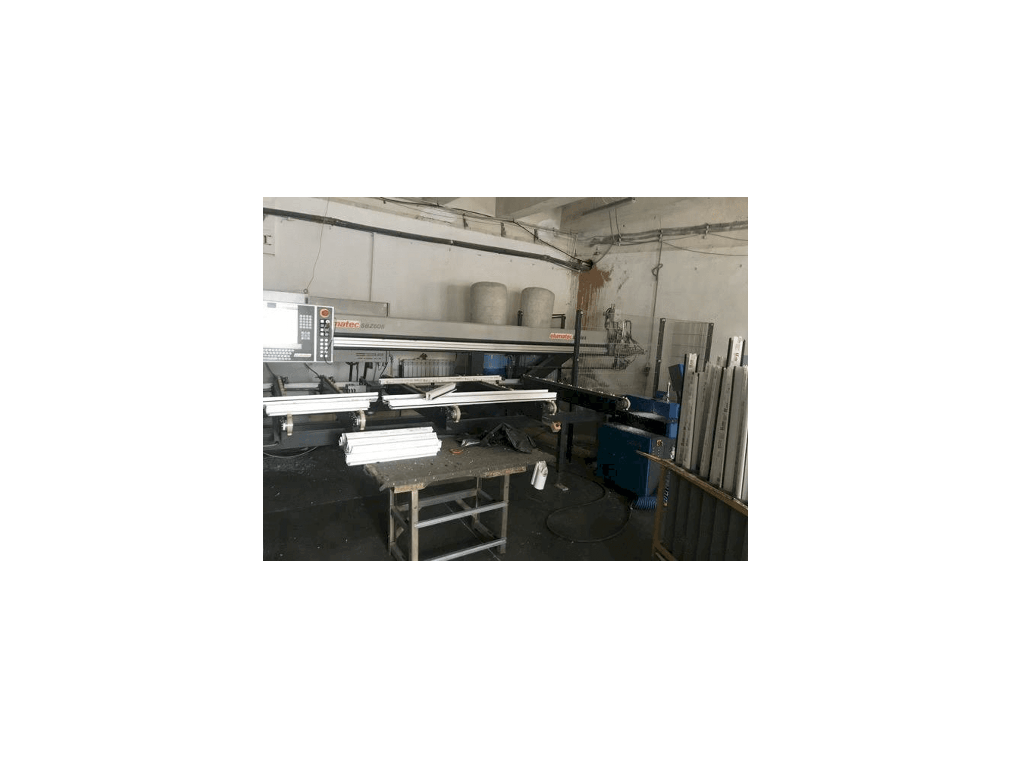 Vista frontal de la máquina Elumatec SBZ 608