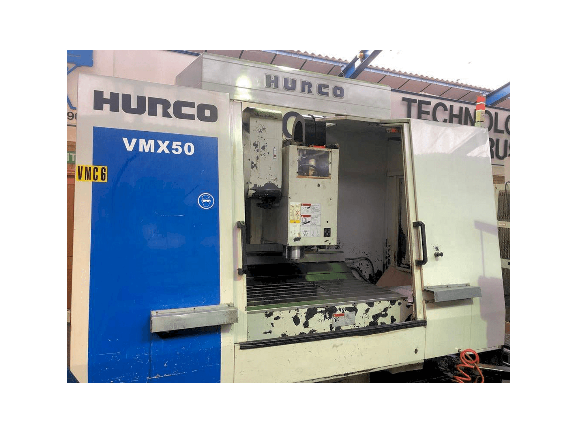 Vista frontal de la máquina Hurco VMX 50/40T