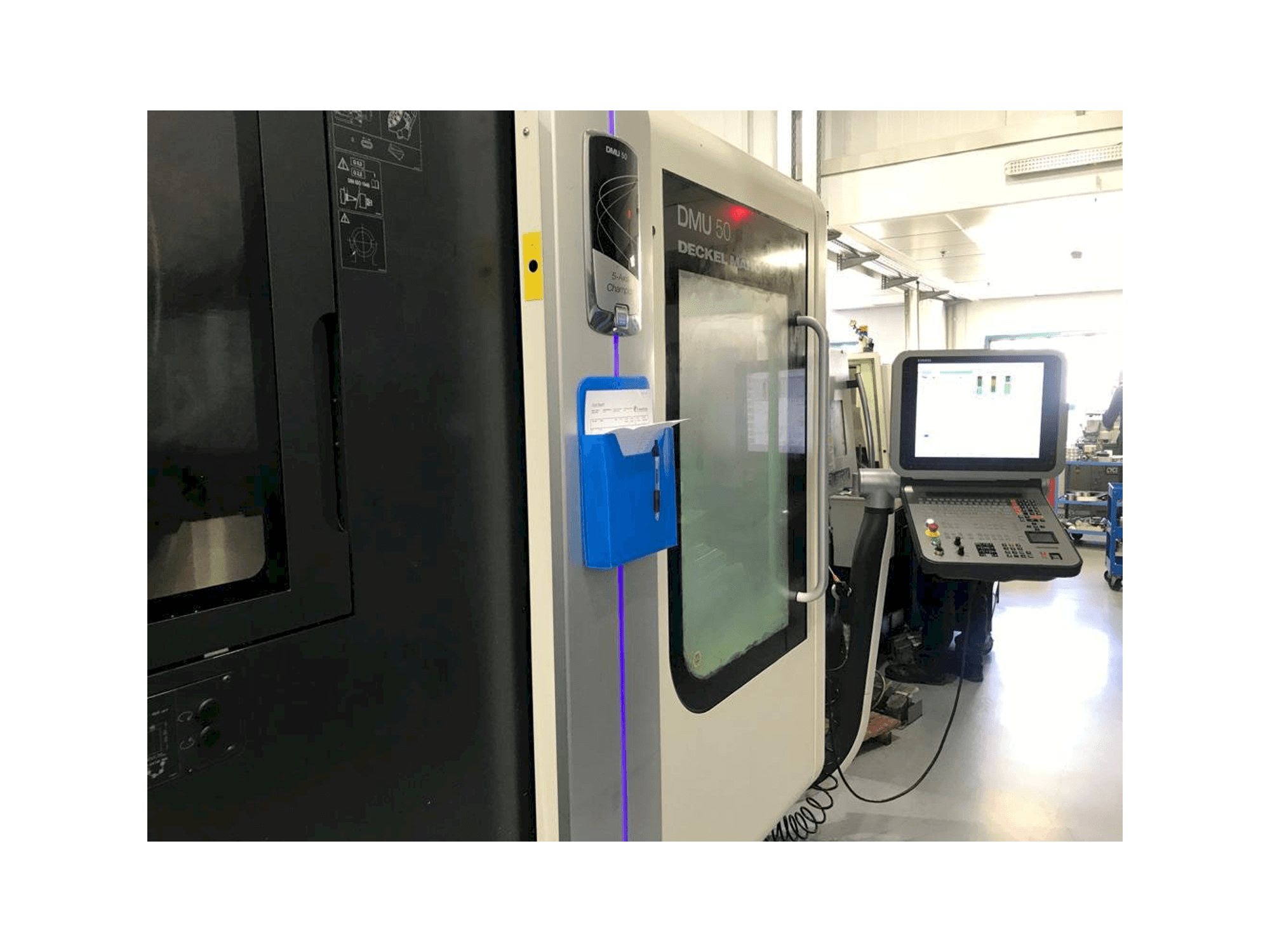 Vista frontal de la máquina DMG Mori Seiki DMU 50