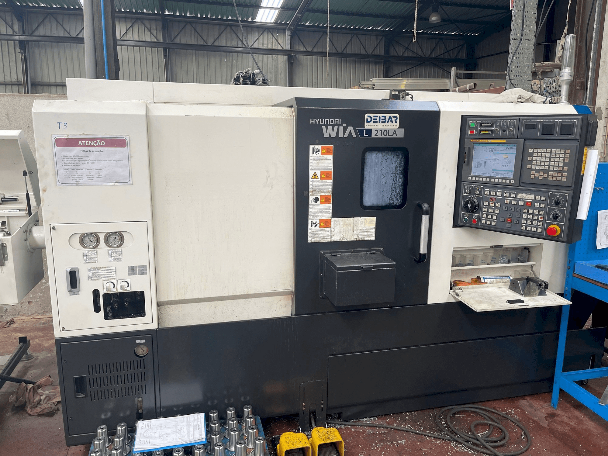 Vista frontal de la máquina Hyundai Wia L210LA