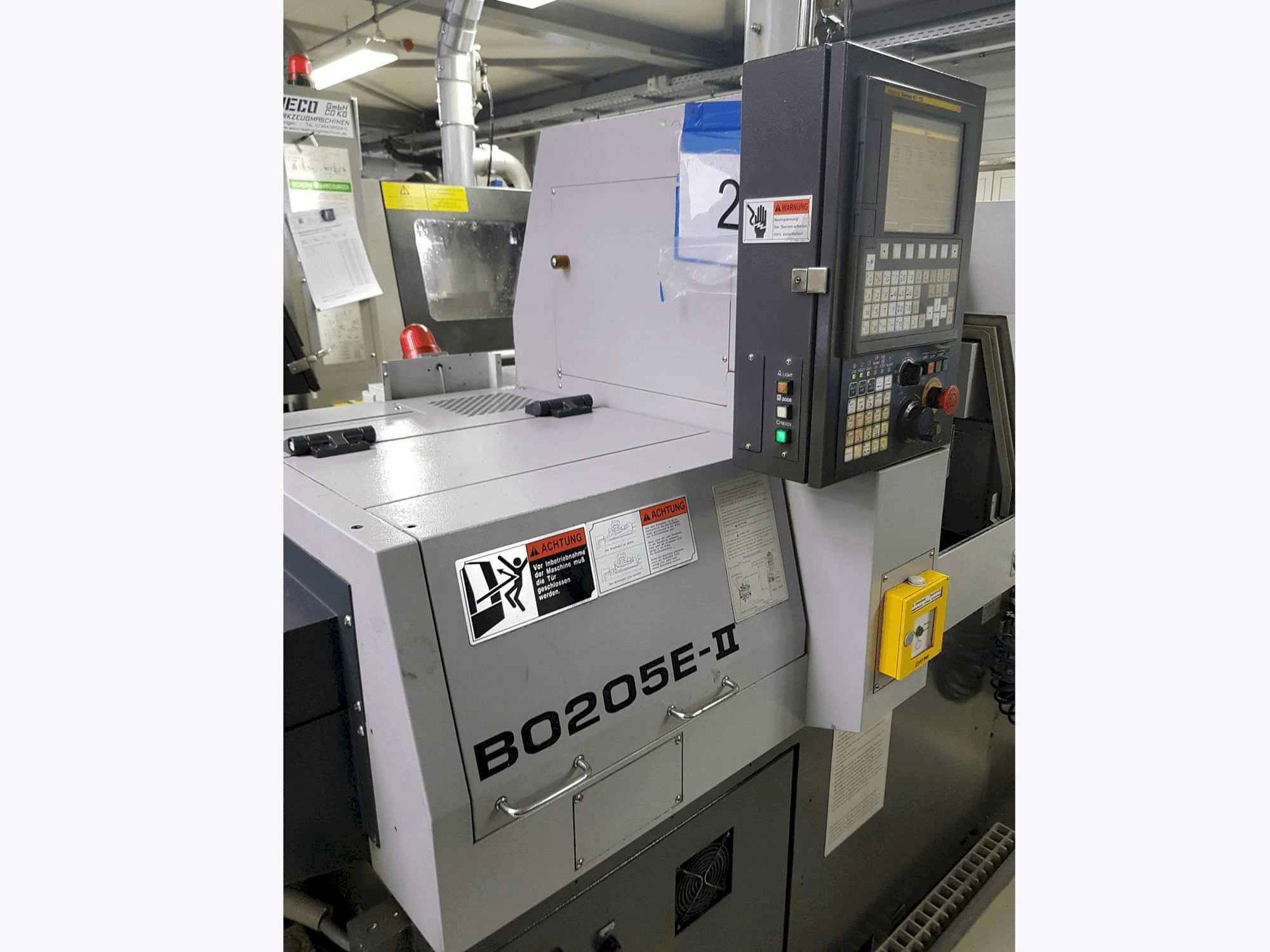 Vista frontal de la máquina TSUGAMI BO205E-II