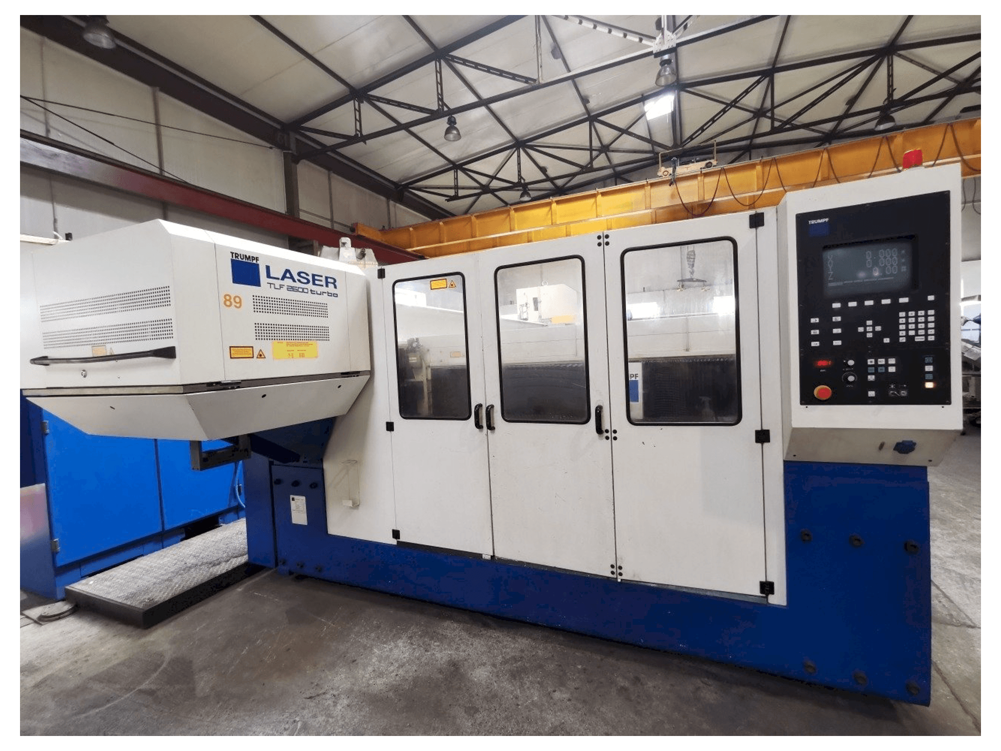 Vista frontal de la máquina Trumpf Trumatic L 4030