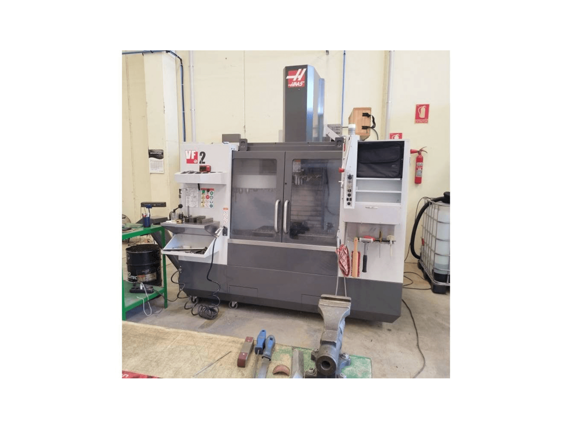 Vista frontal de la máquina HAAS VF-2