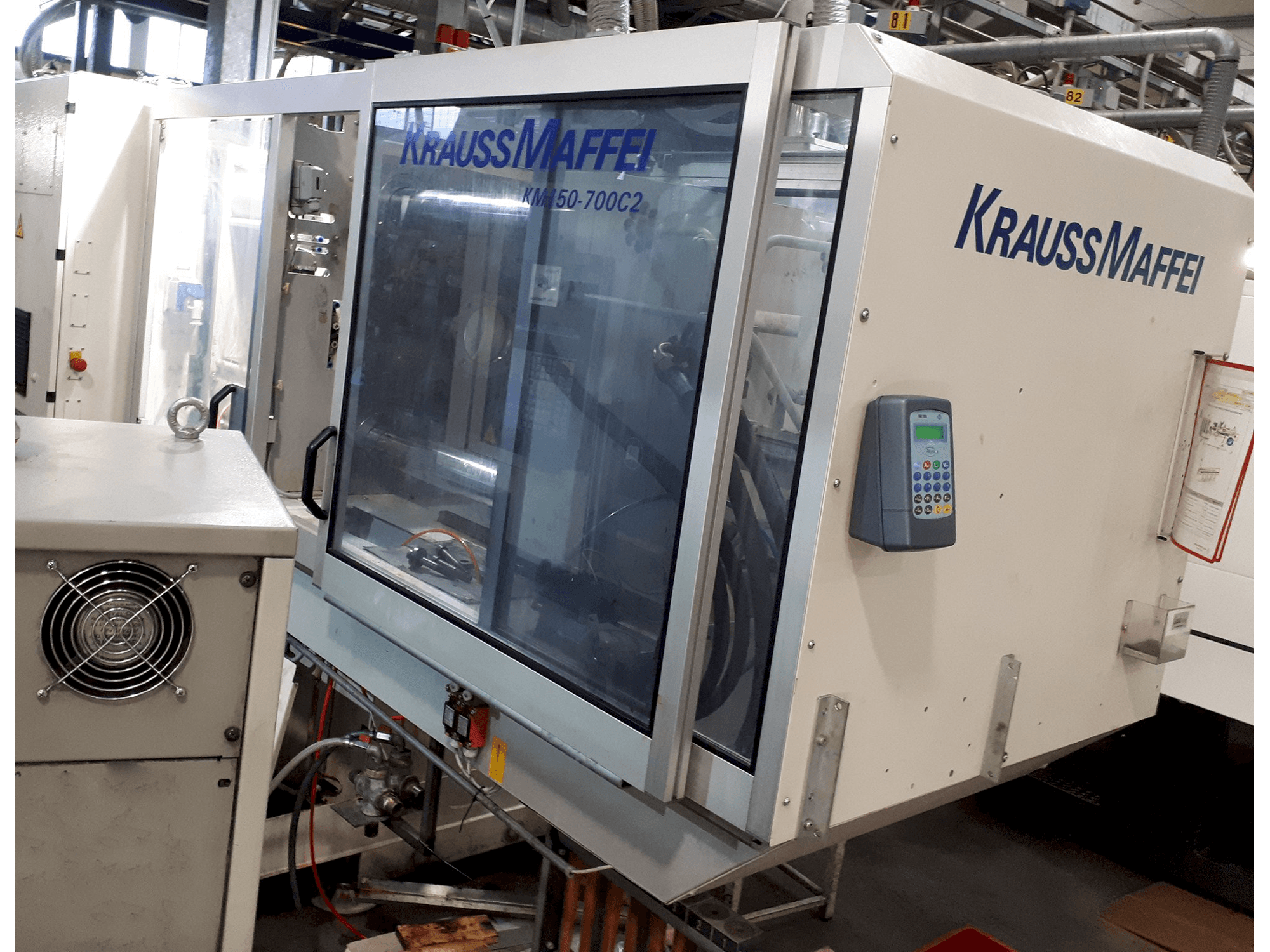Vista derecha de la máquina Krauss Maffei C2 150-700