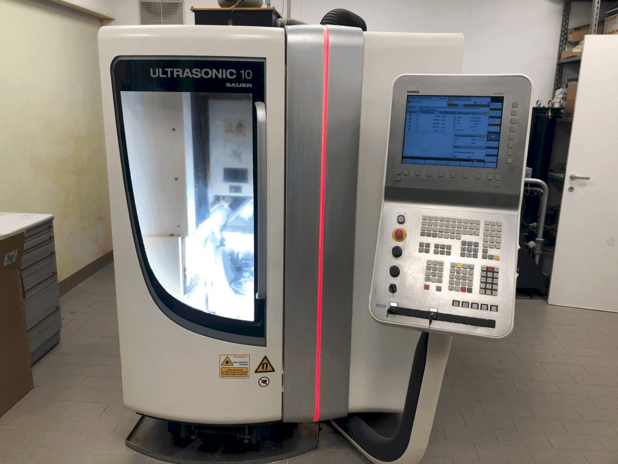 Vista frontal de la máquina DMG SAUER ULTRASONIC 10 Sauer