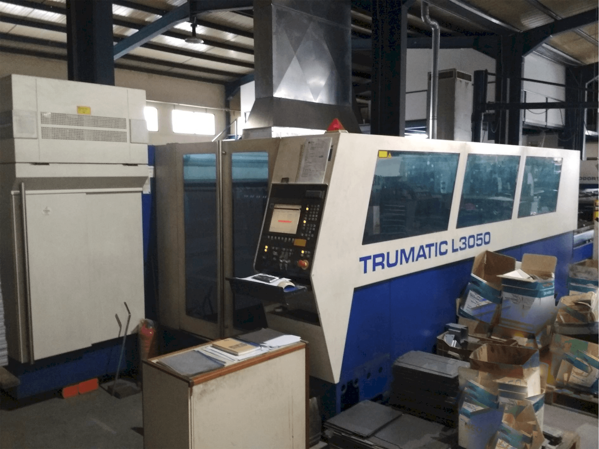 Vista frontal de la máquina Trumpf Trumatic L3050 5kw