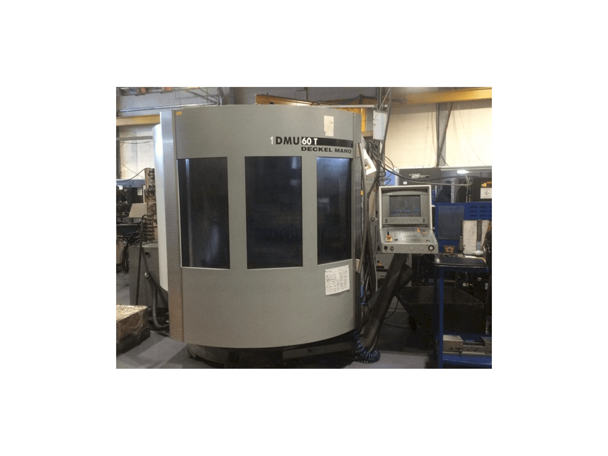 Vista frontal de la máquina DECKEL MAHO DMU 60T