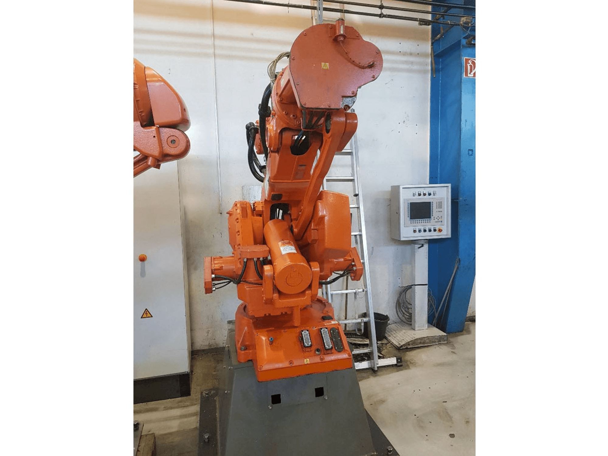 Vista frontal de la máquina ABB IRB 6400 RM 2000