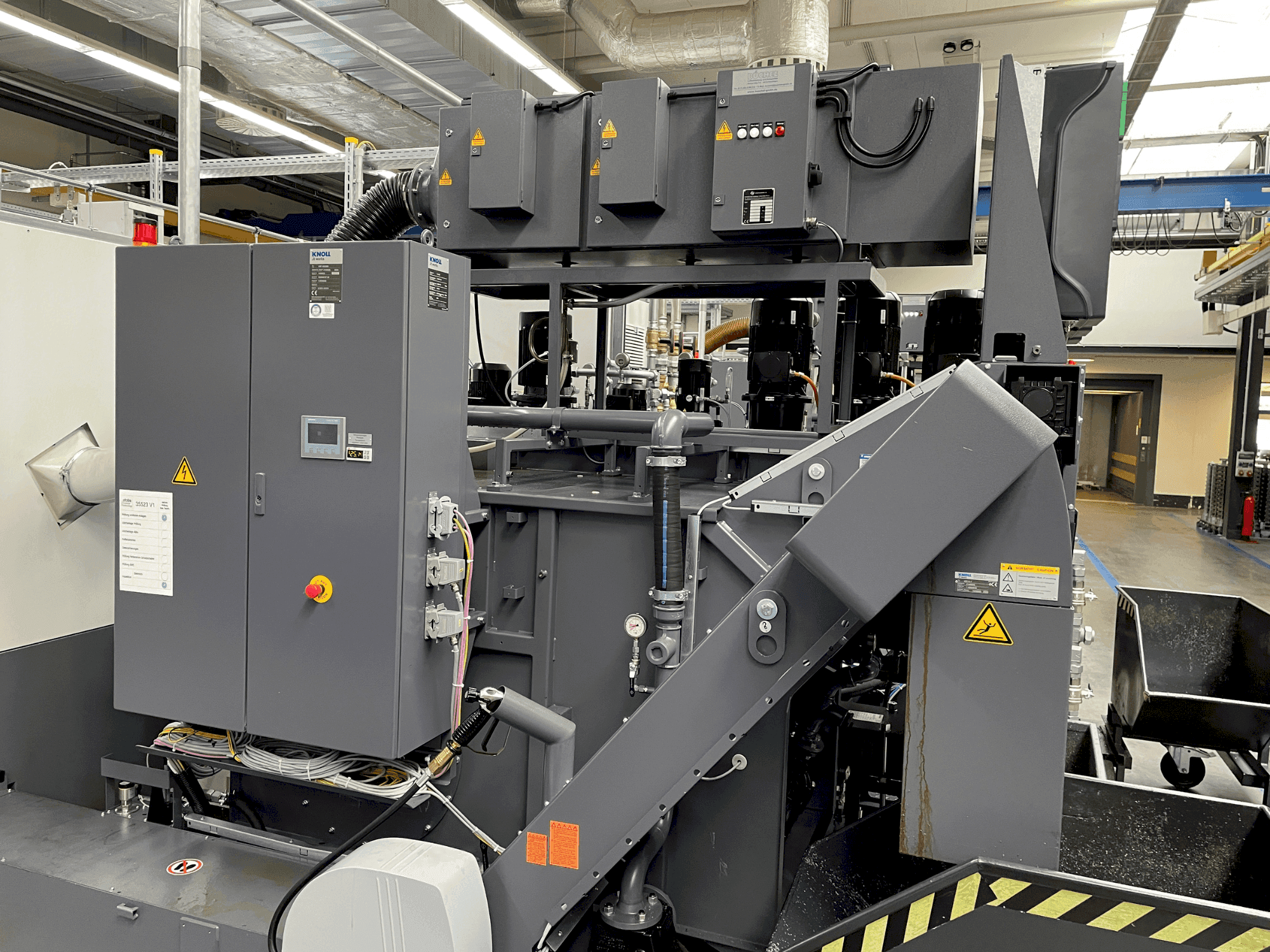 Vista frontal de la máquina KNOLL KF 400/3400
