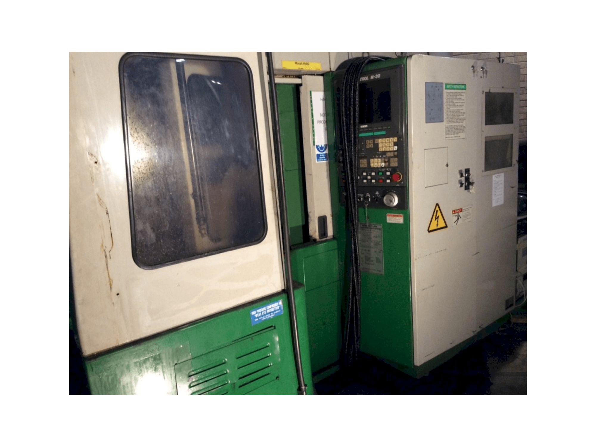 Vista frontal de la máquina Mazak Mazatech H400