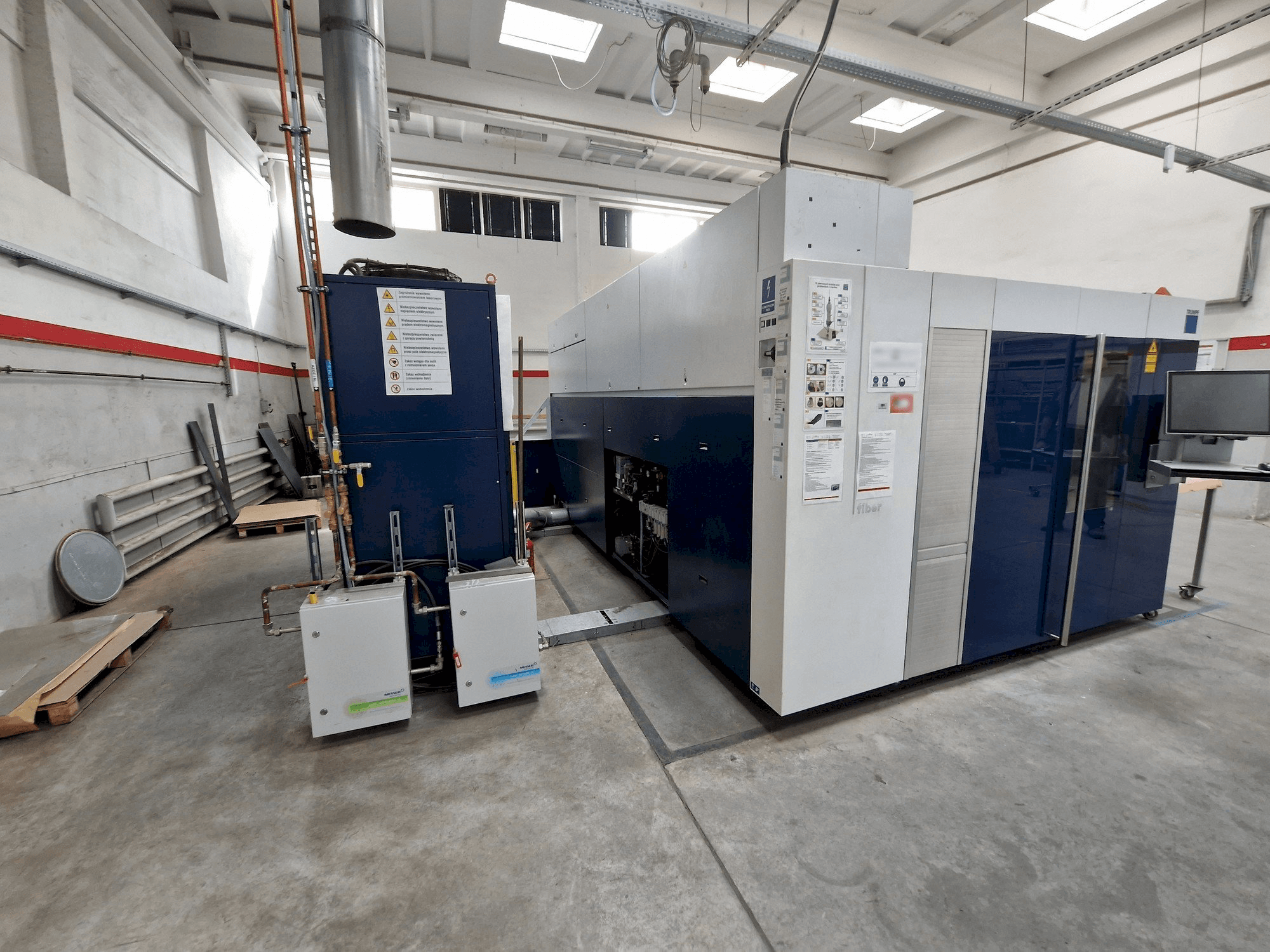 Vista frontal de la máquina Trumpf TruLaser 3030 Fiber