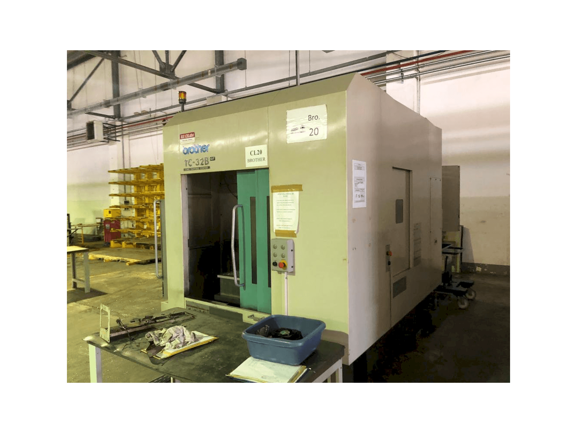 Vista frontal de la máquina Brother TC 32B