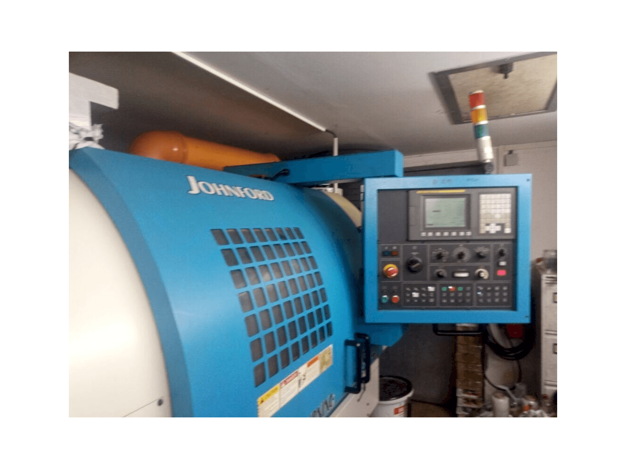 Vista frontal de la máquina Johnford SL-40