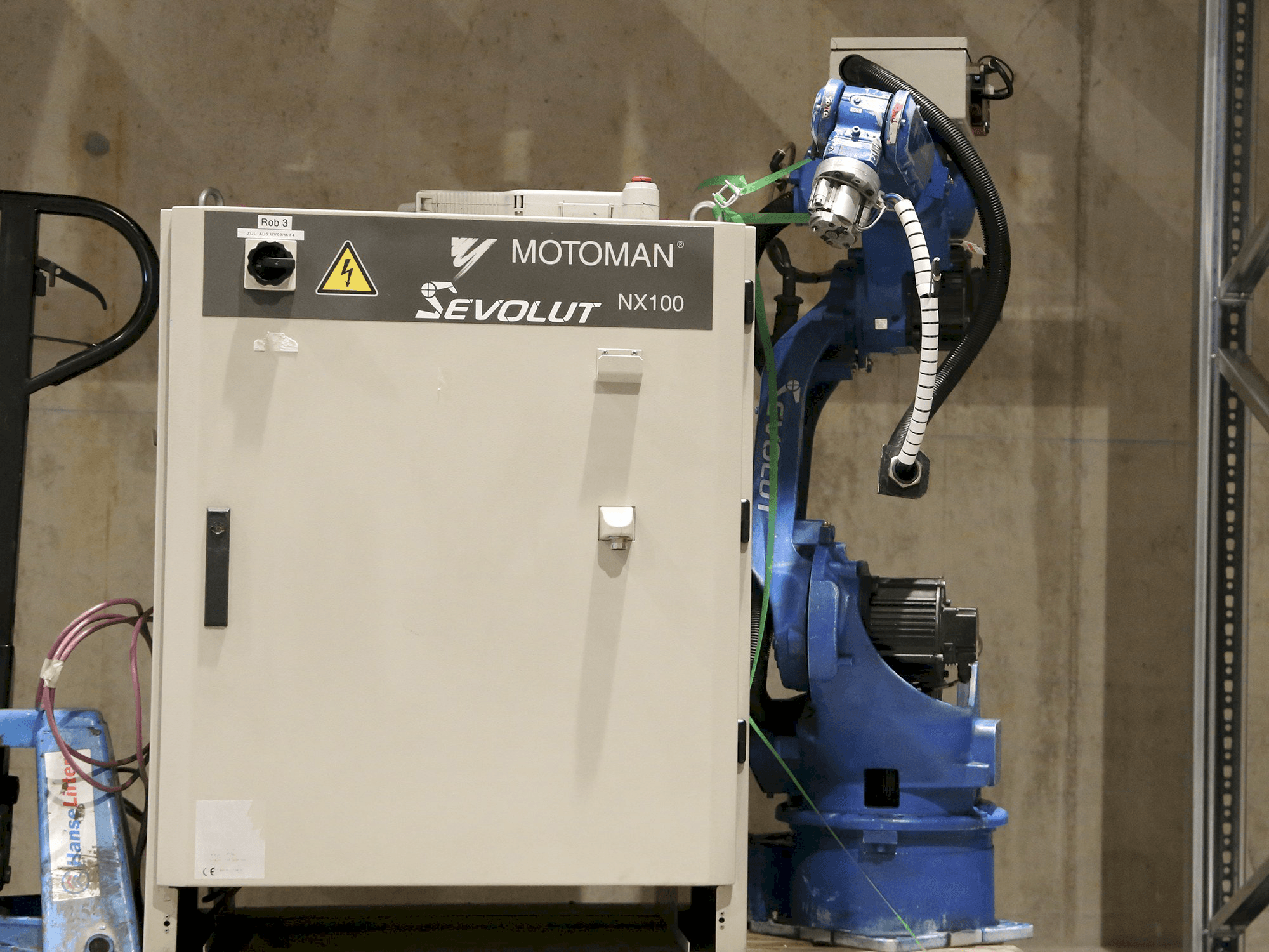 Vista frontal de la máquina Yaskawa Motoman HP6