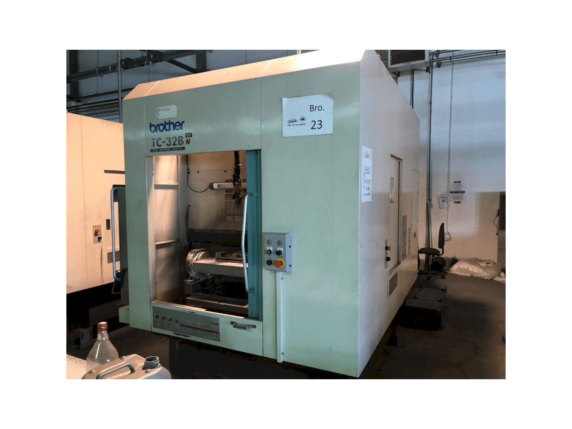 Vista frontal de la máquina Brother TC 32B