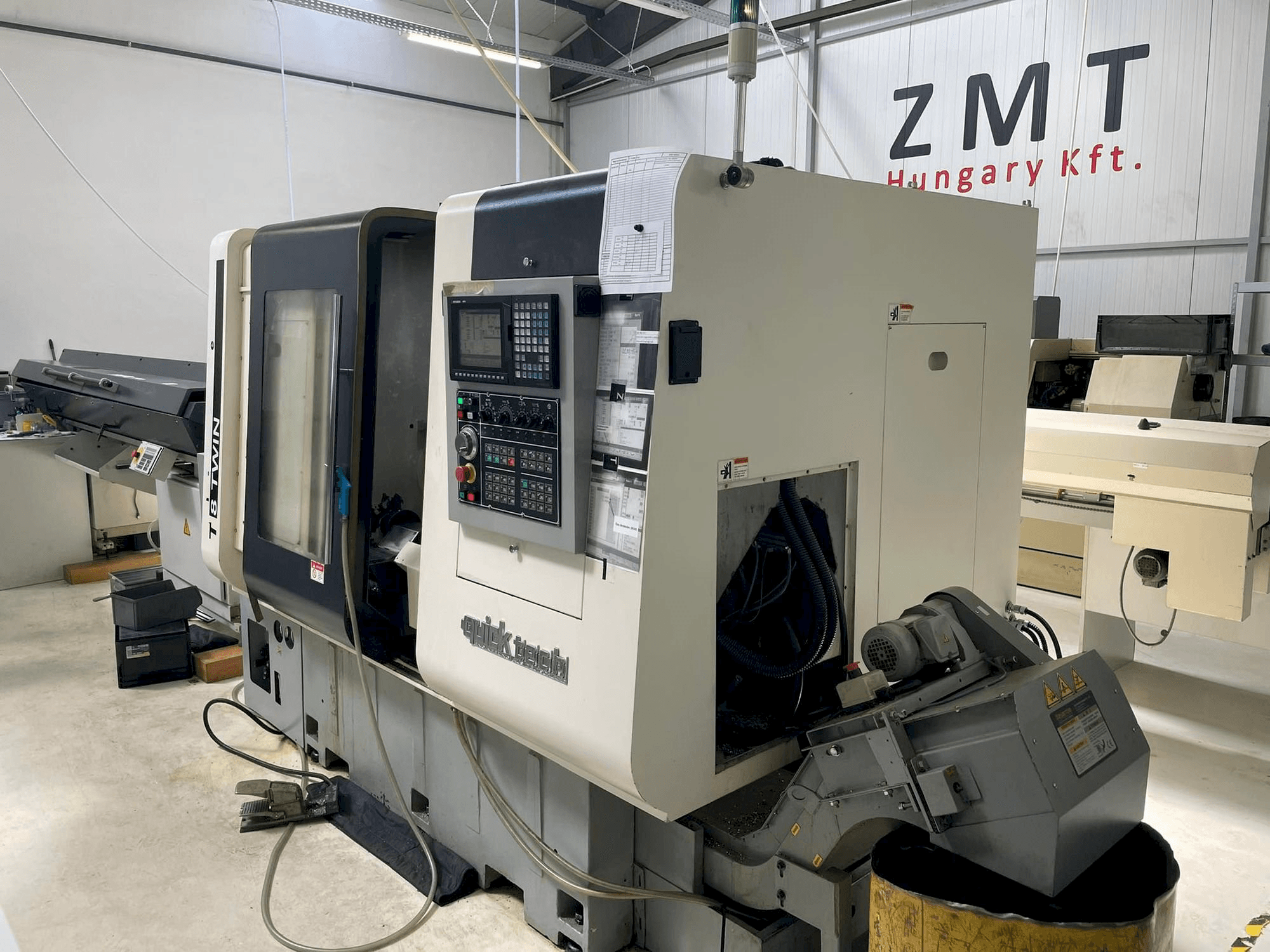 Vista frontal de la máquina Quick-Tech T8 Twin