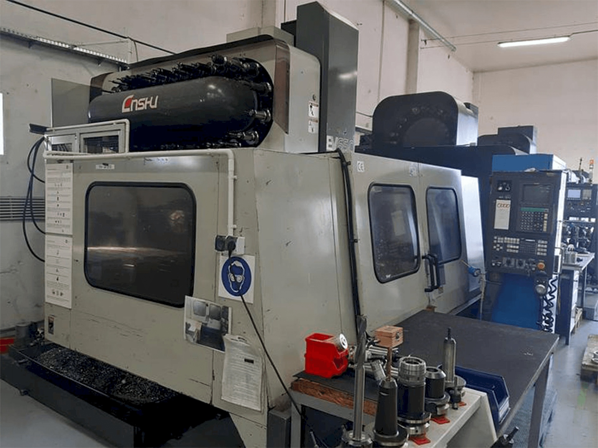Vista frontal de la máquina Enshu EV 650