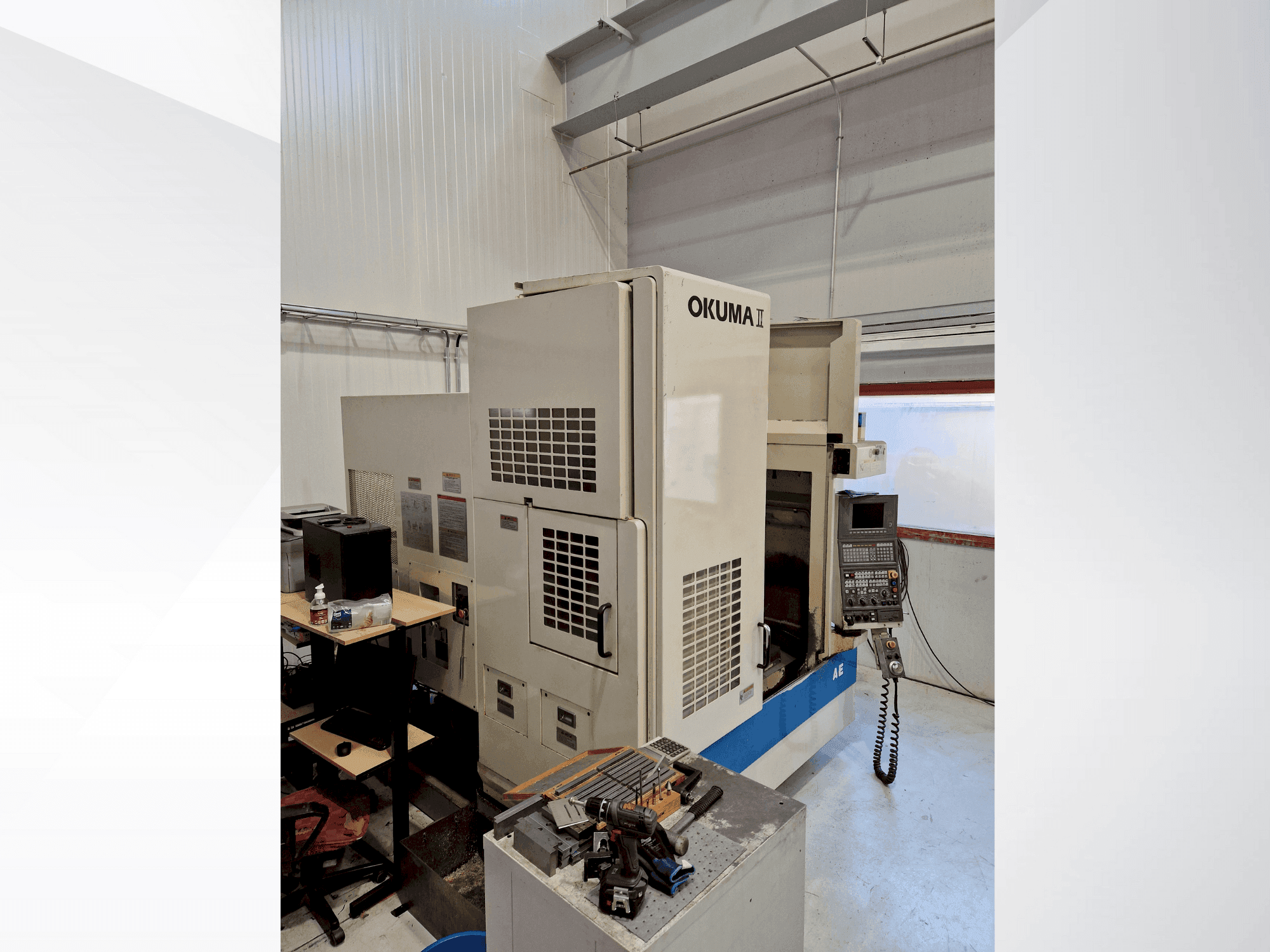 Vista frontal de la máquina Okuma MX-45 VAE (1996)