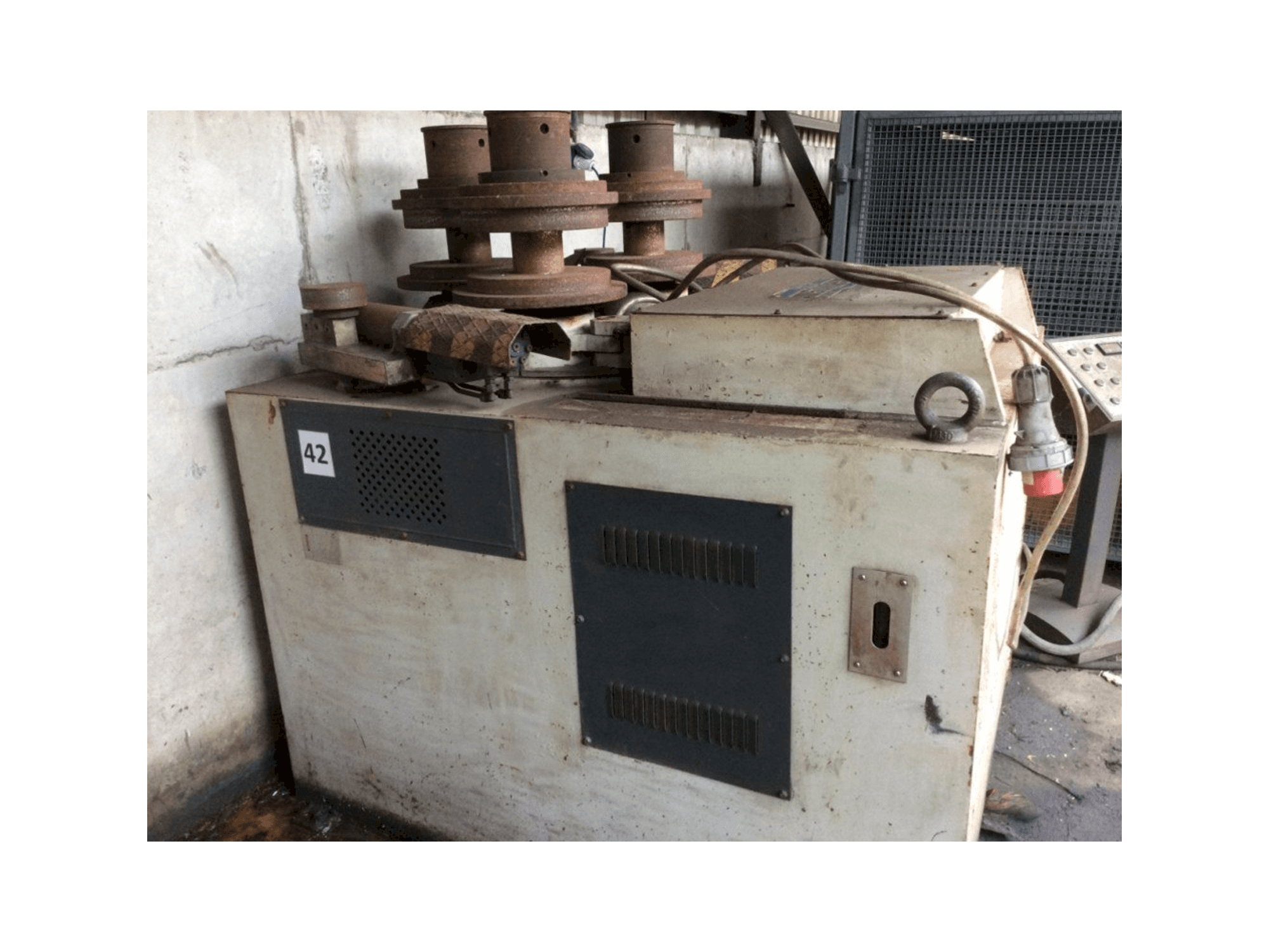 Vista frontal de la máquina Sahinler HPK-120