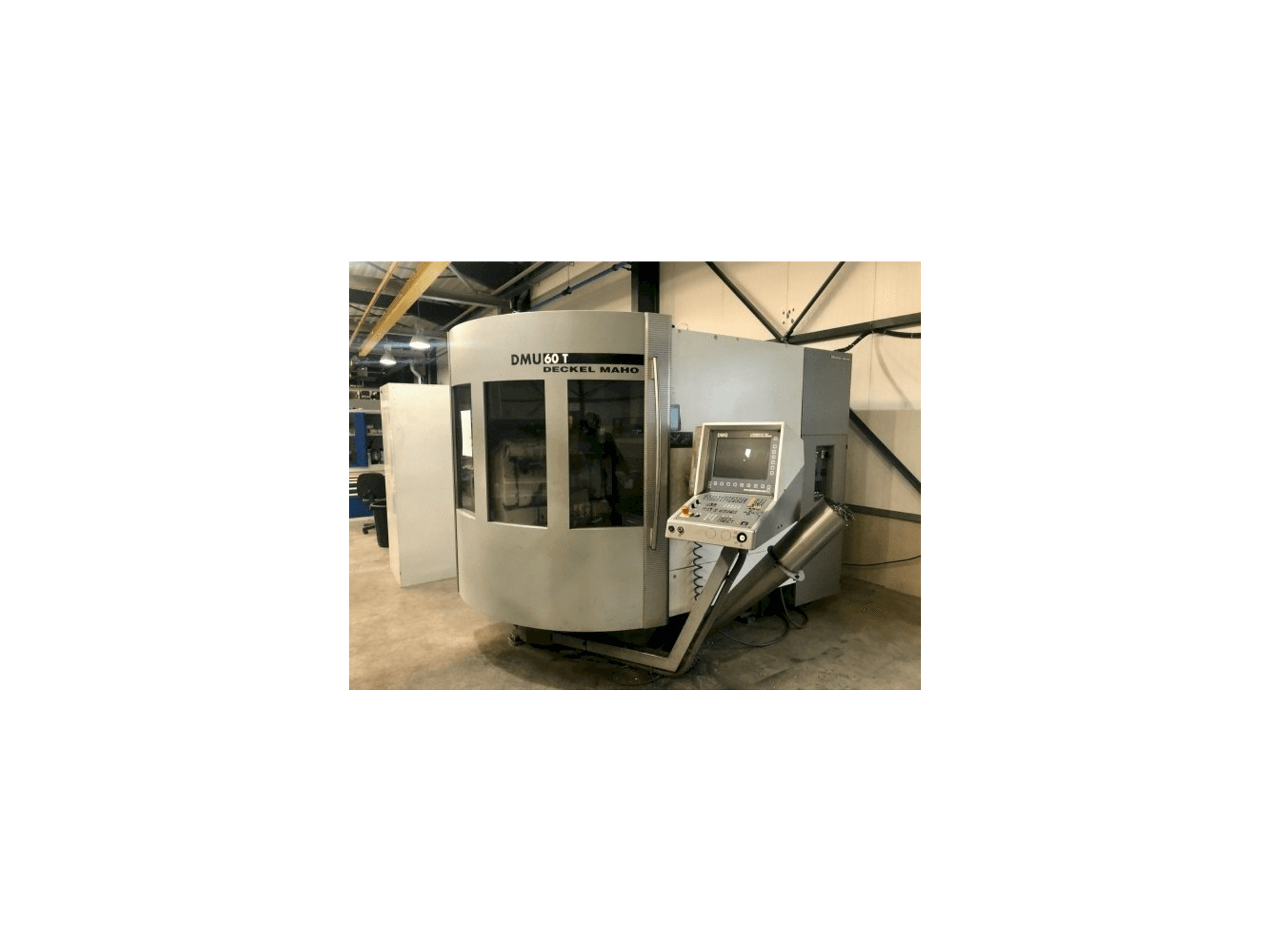 Vista frontal de la máquina DECKEL MAHO DMU 60T