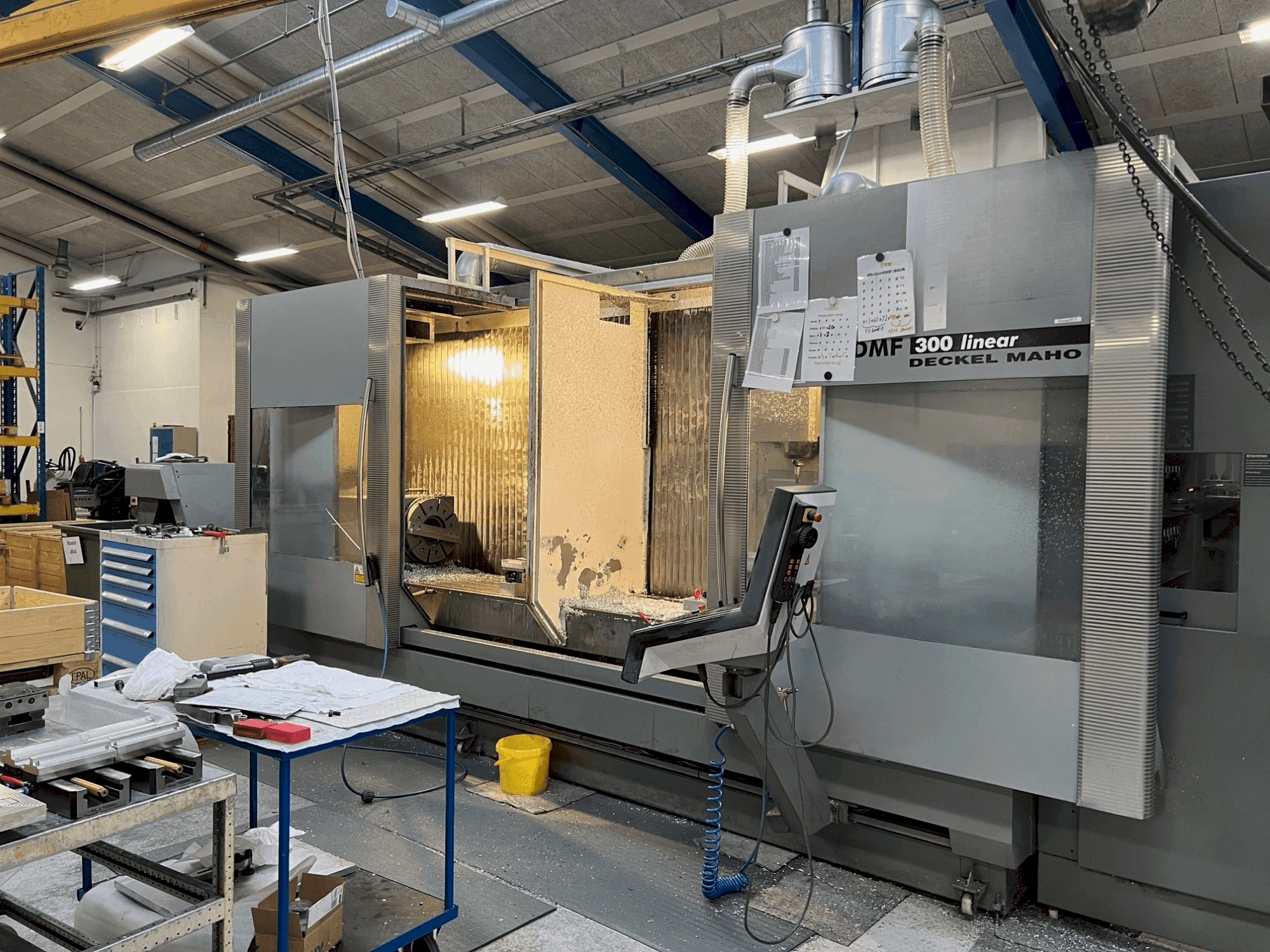 Vista frontal de la máquina DMG DECKEL MAHO DMF 300