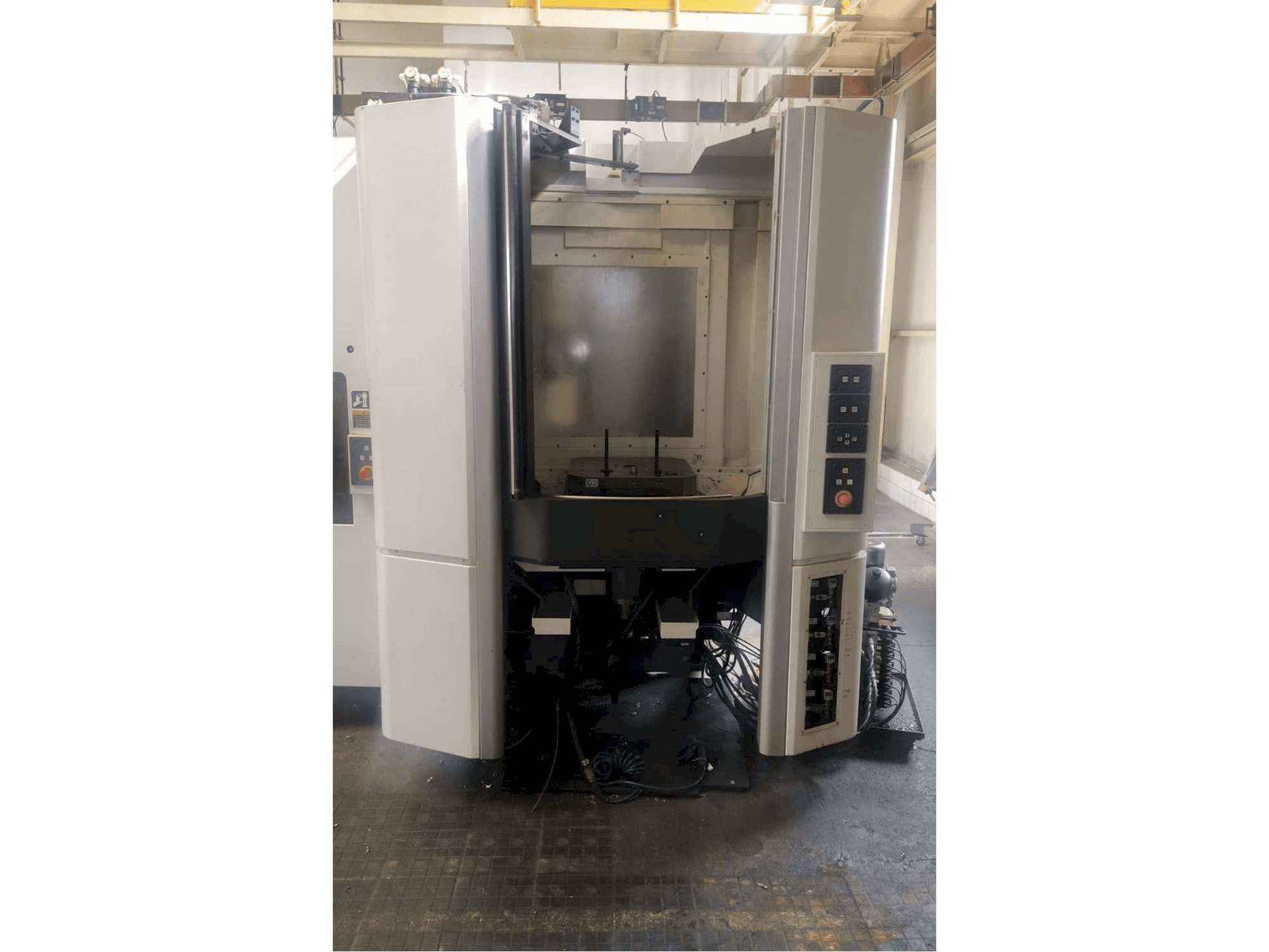 Vista frontal de la máquina MORI SEIKI NHX 5000
