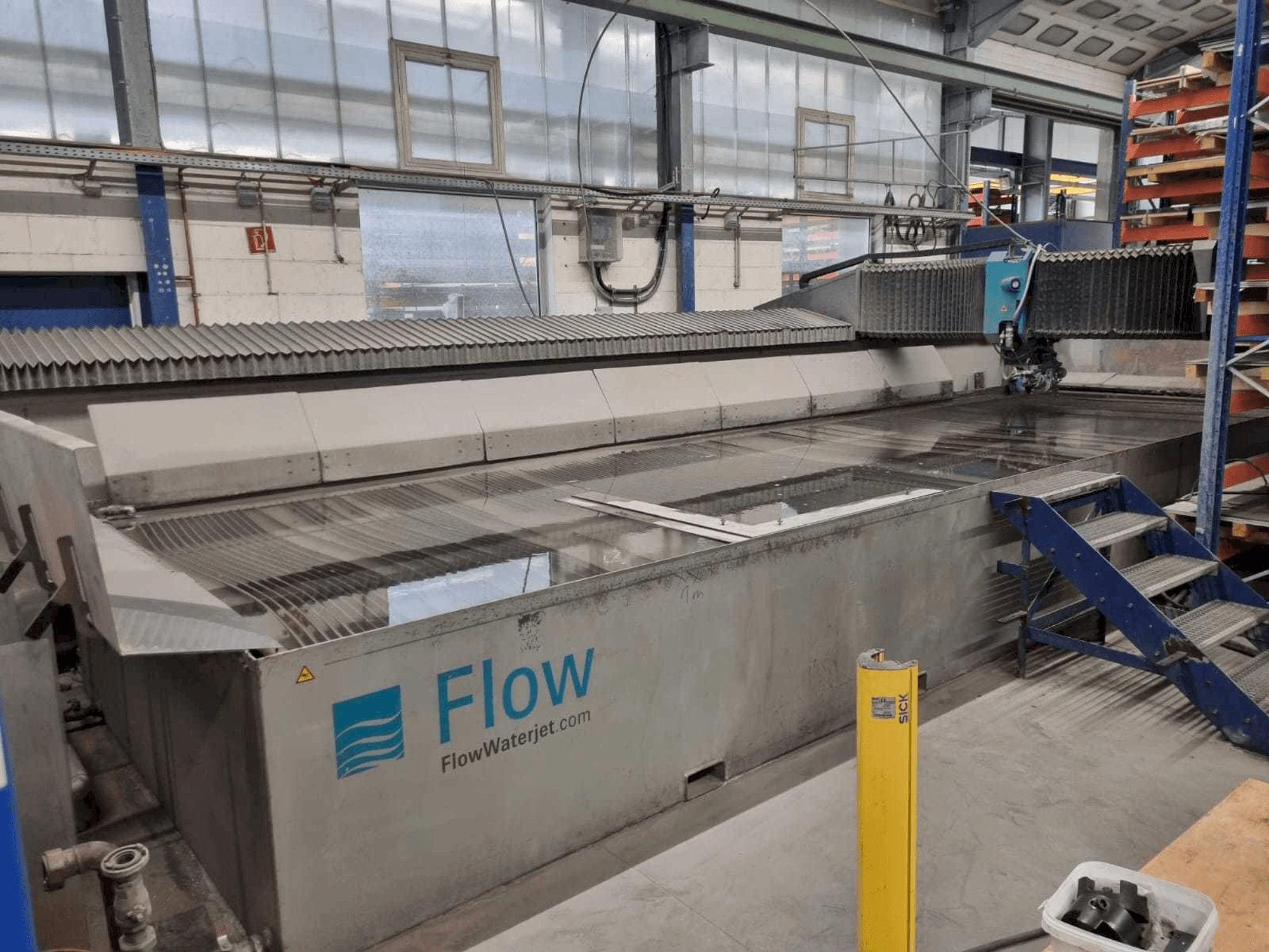 Vista frontal de la máquina Flow ADS 24/ll