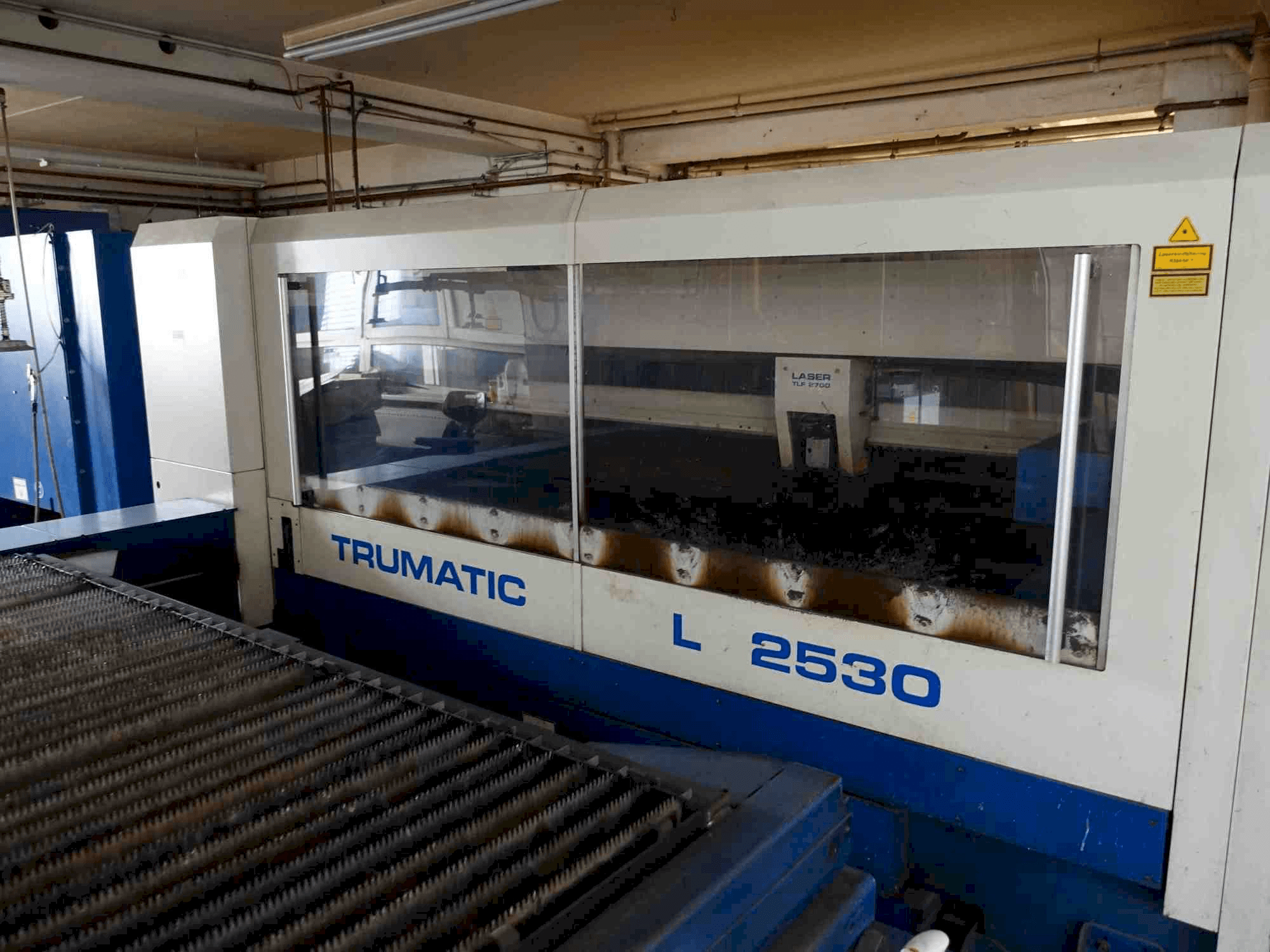 Vista frontal de la máquina Trumpf Trumatic L2530