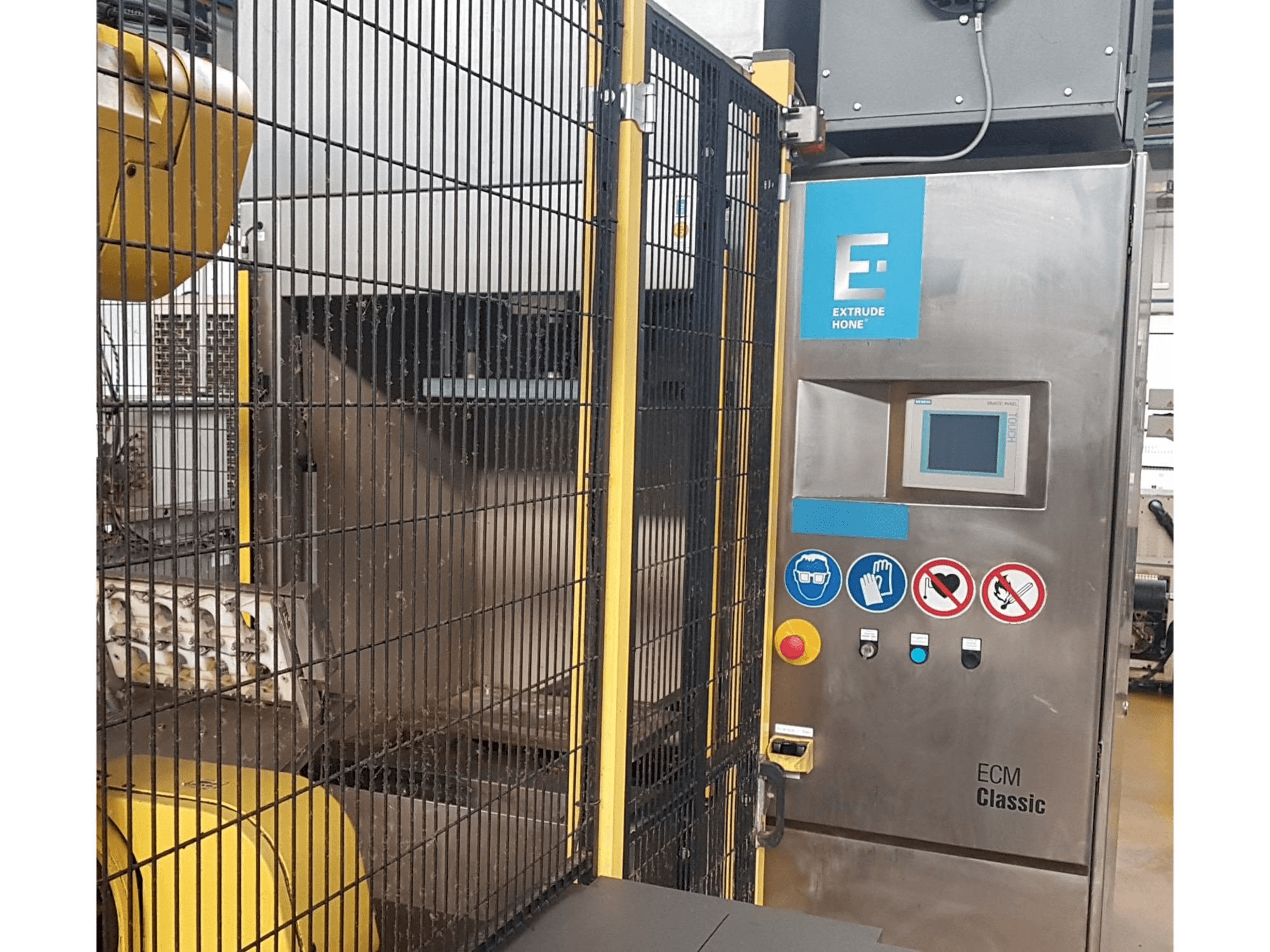 Vista frontal de la máquina Extrude Hone Classic 1A-450-43-P-M